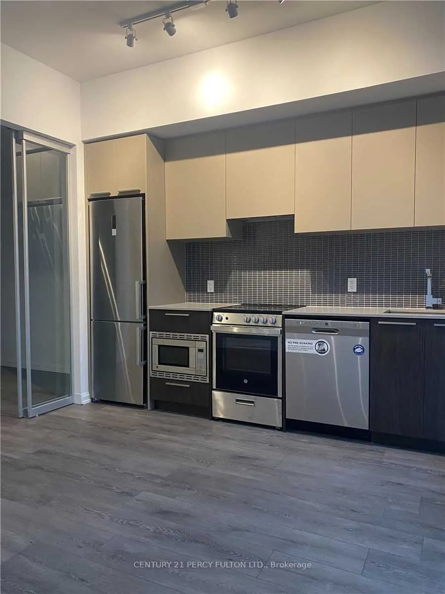 4208 Dundas Street W, #816