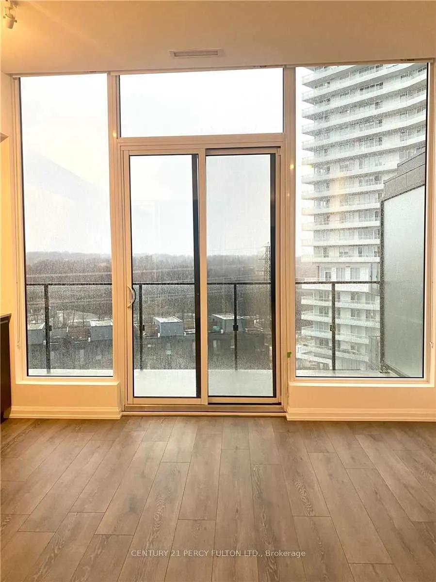4208 Dundas Street W, #816