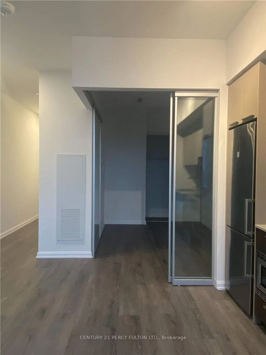 4208 Dundas Street W, #816