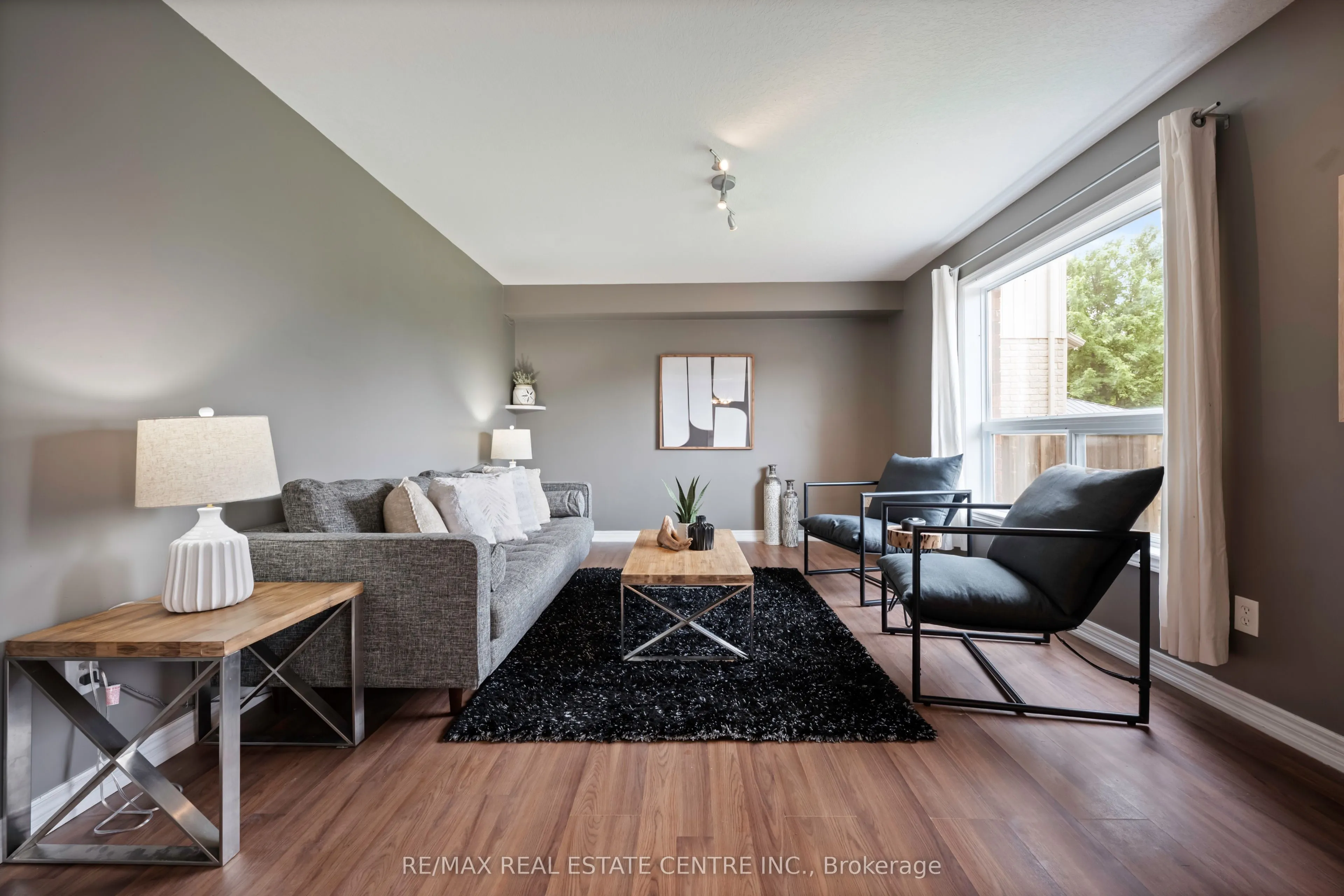 6 Maude Court