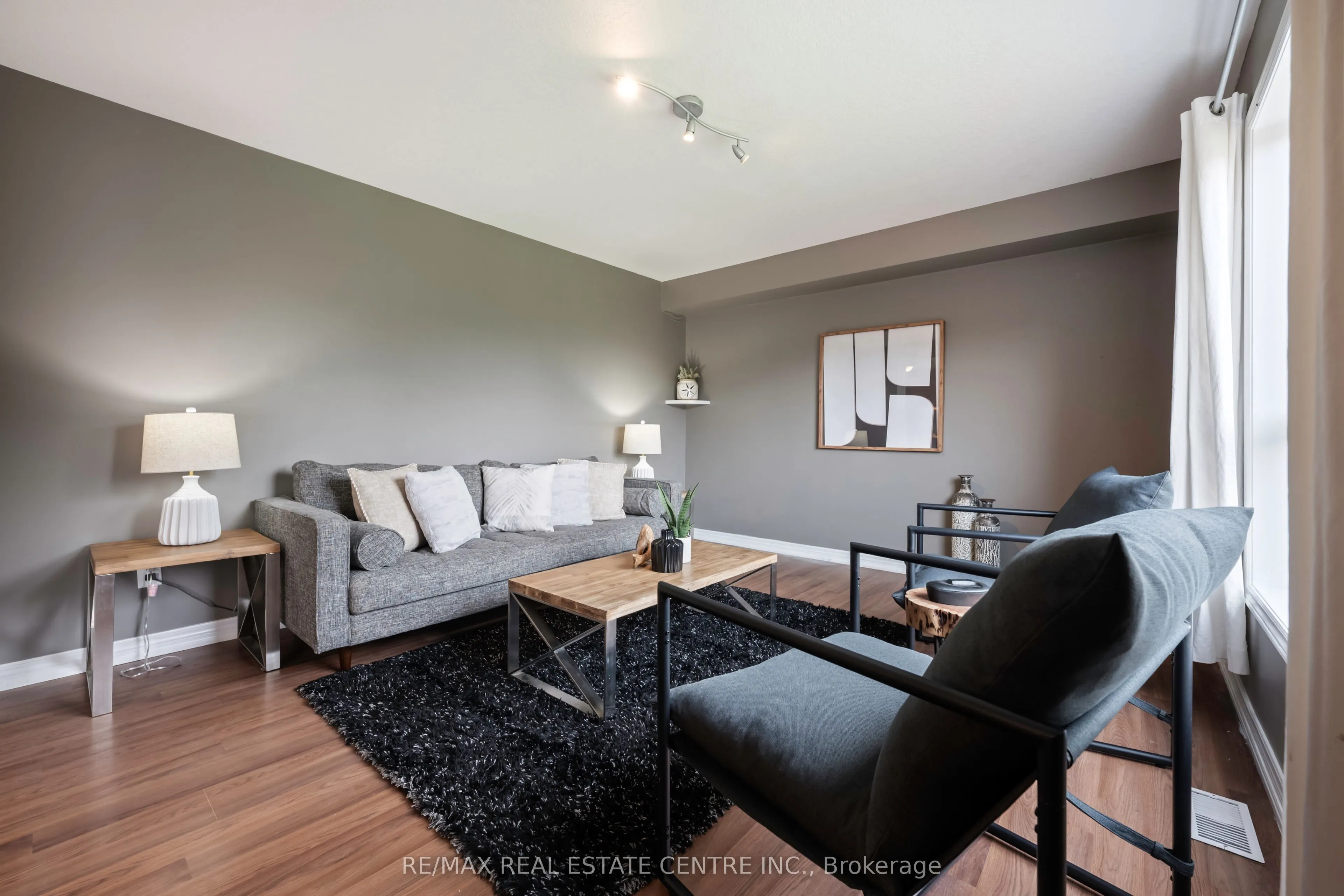 6 Maude Court