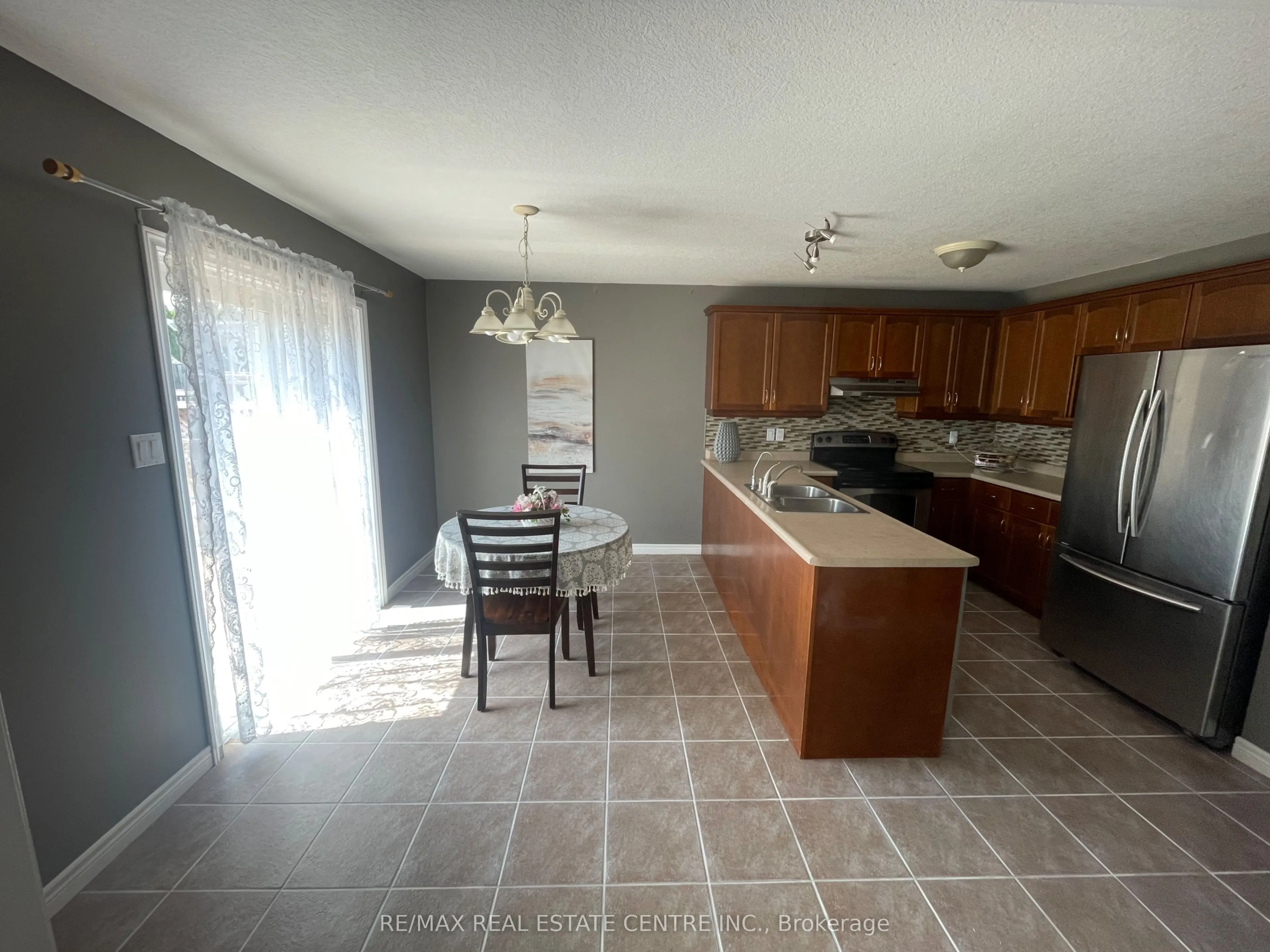 6 Maude Court