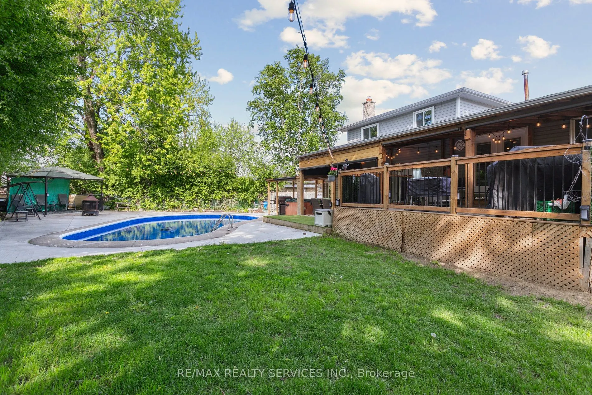 16 Groveland Court
