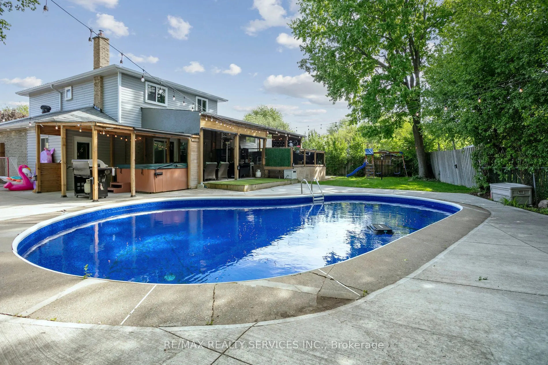 16 Groveland Court