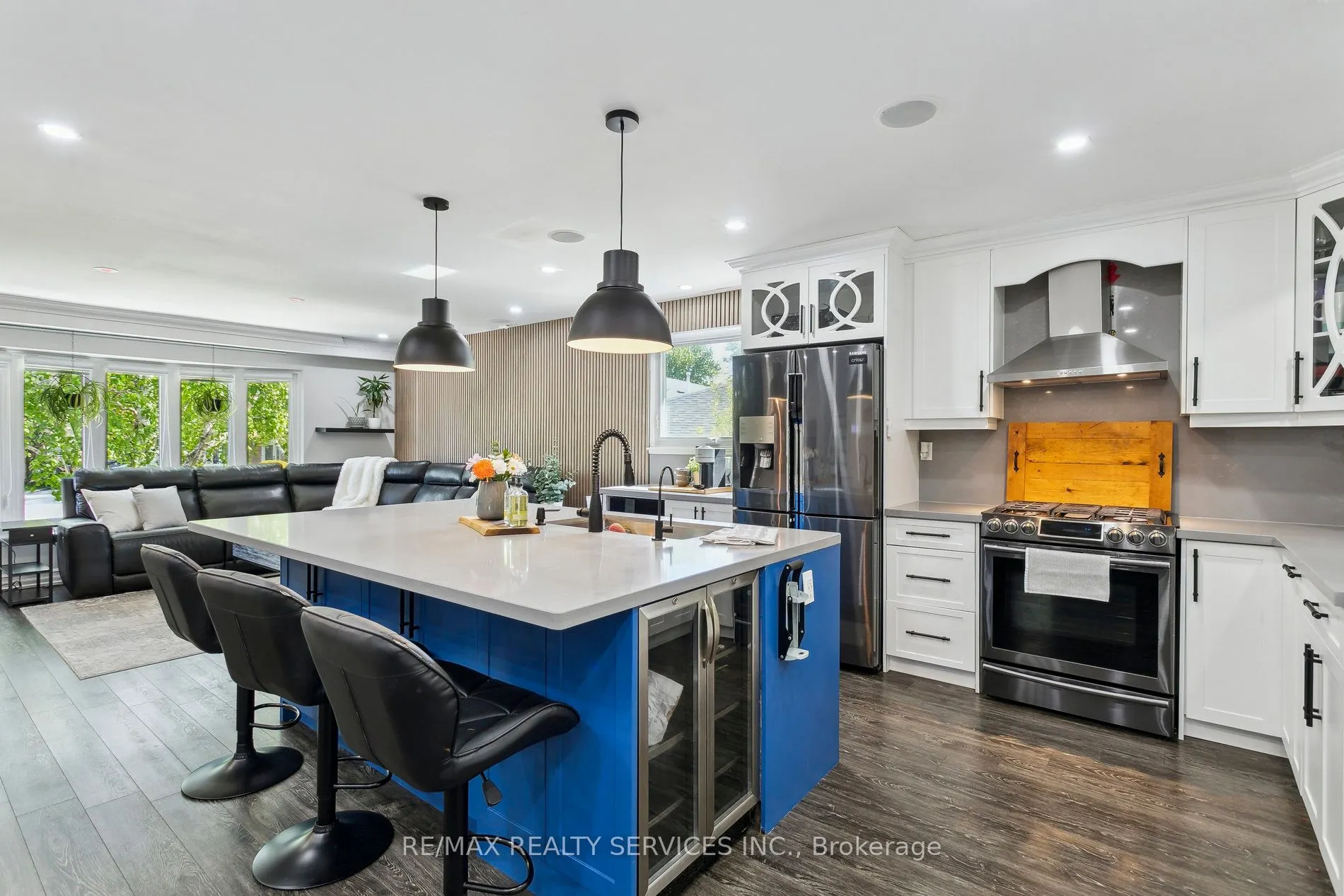 16 Groveland Court