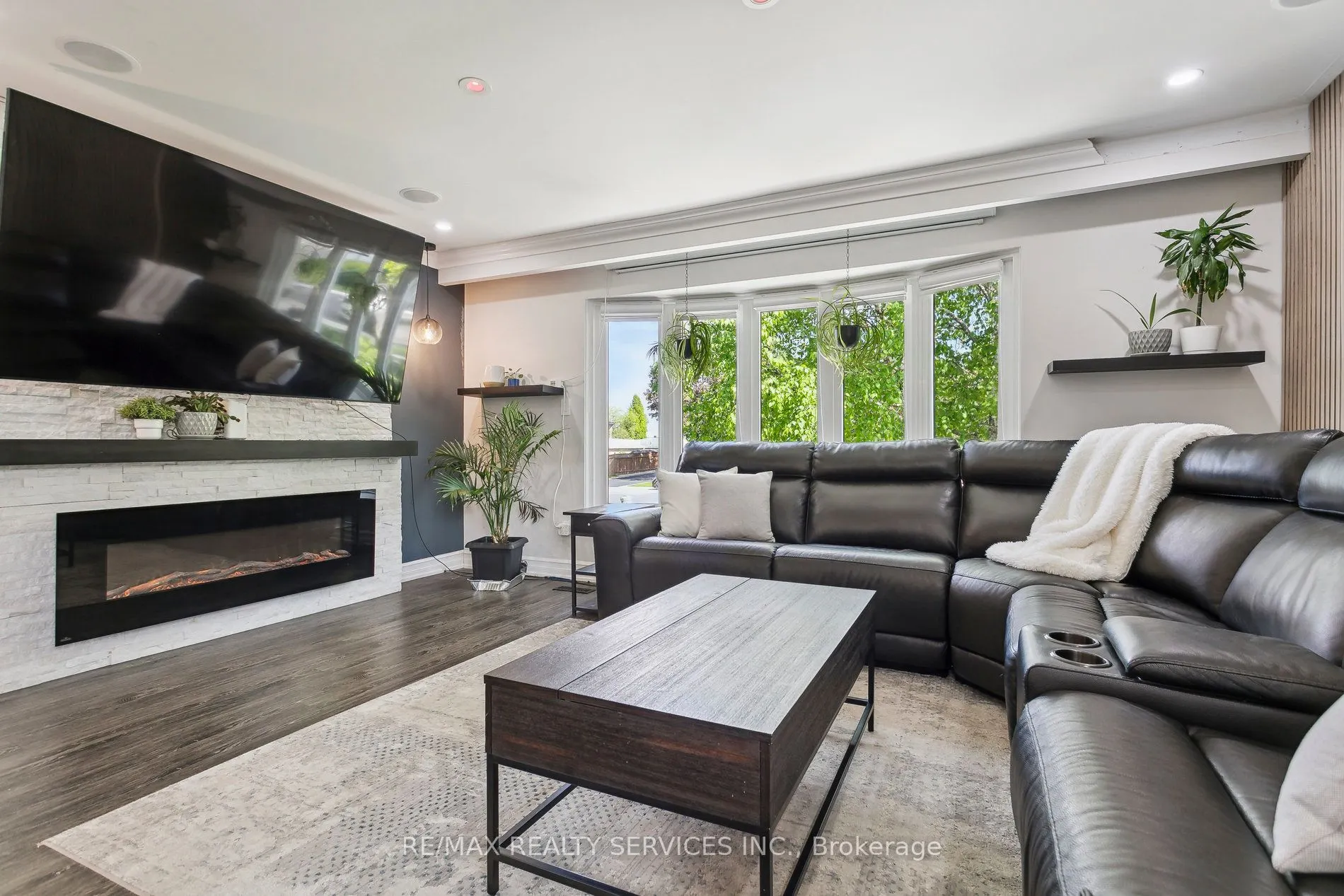 16 Groveland Court