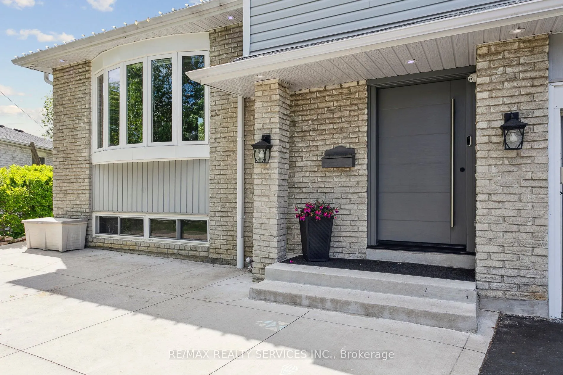 16 Groveland Court