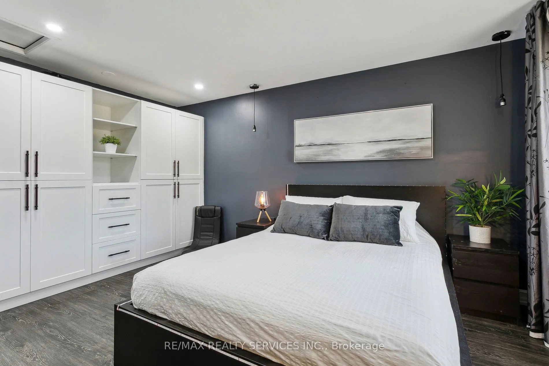 16 Groveland Court