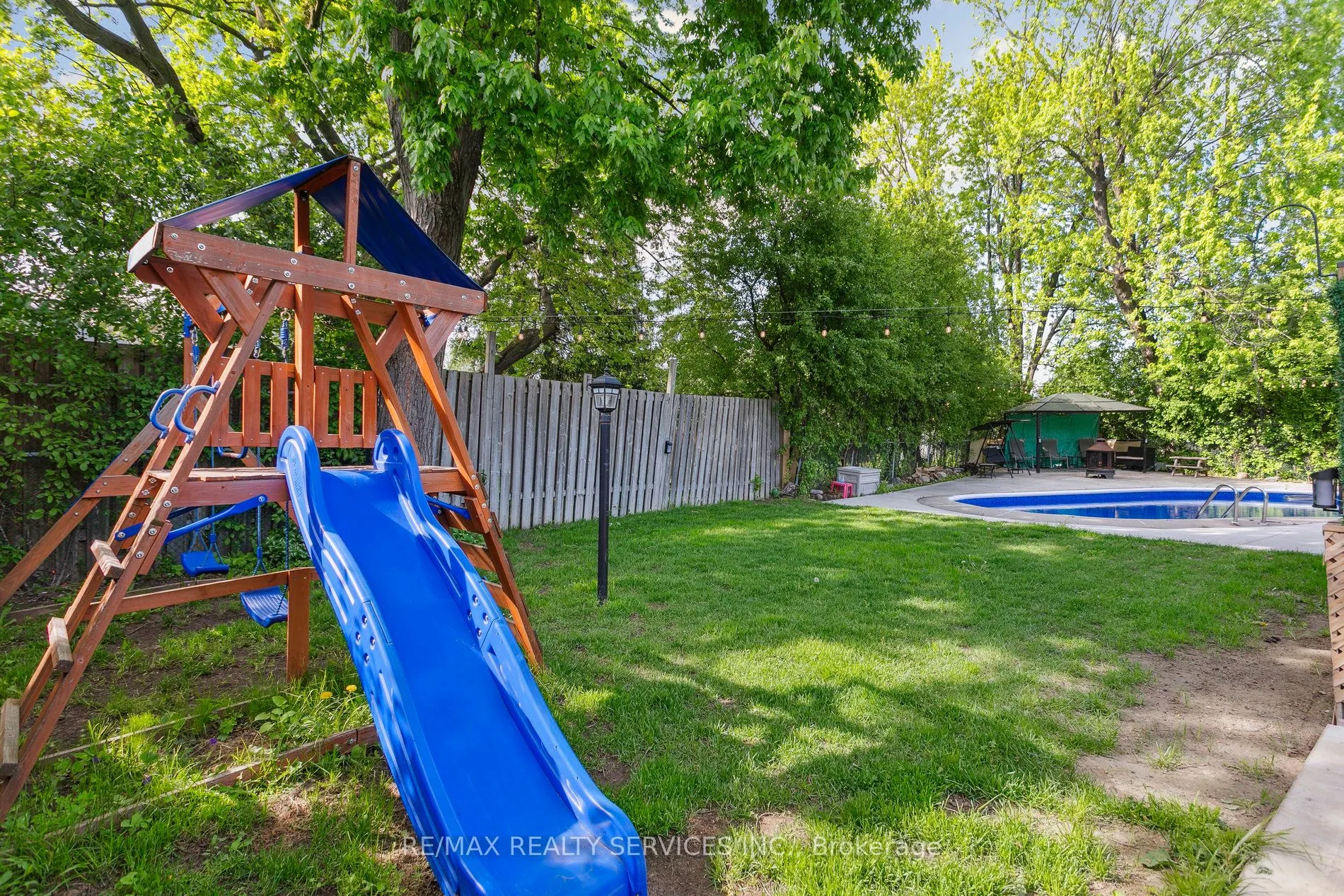 16 Groveland Court