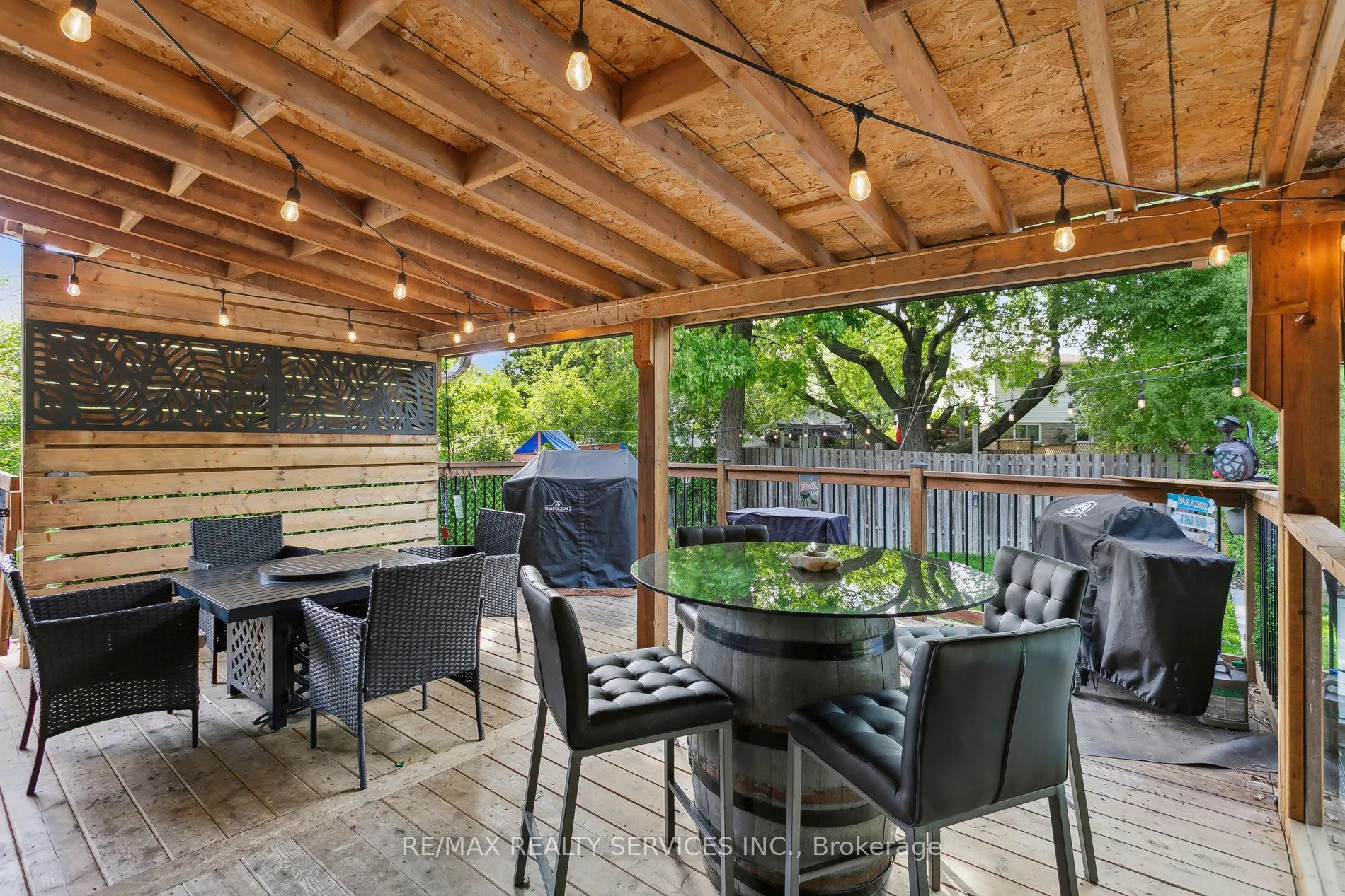 16 Groveland Court