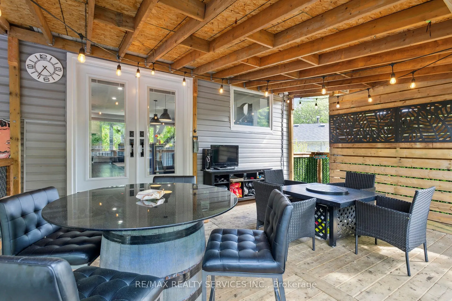 16 Groveland Court