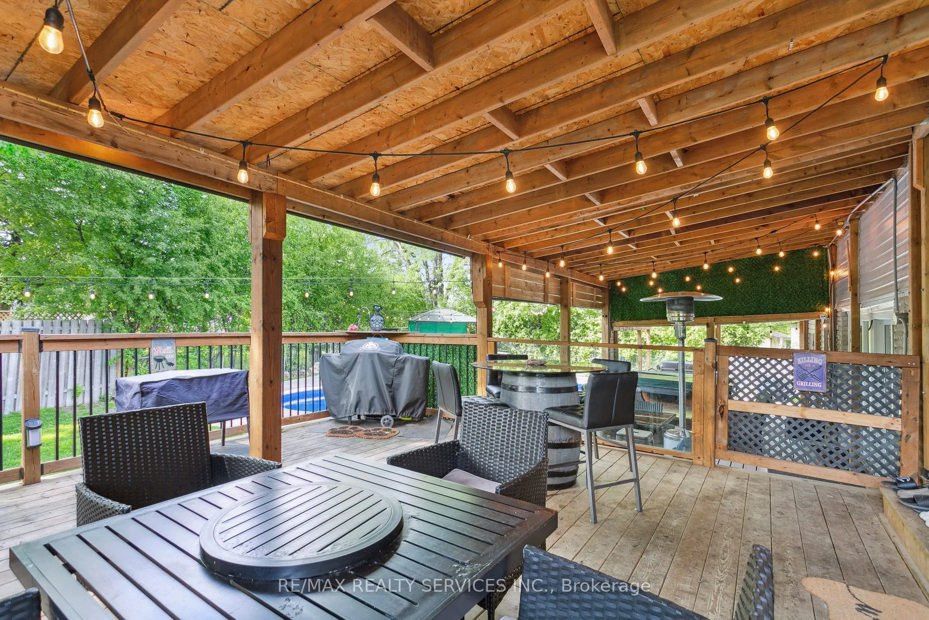 16 Groveland Court