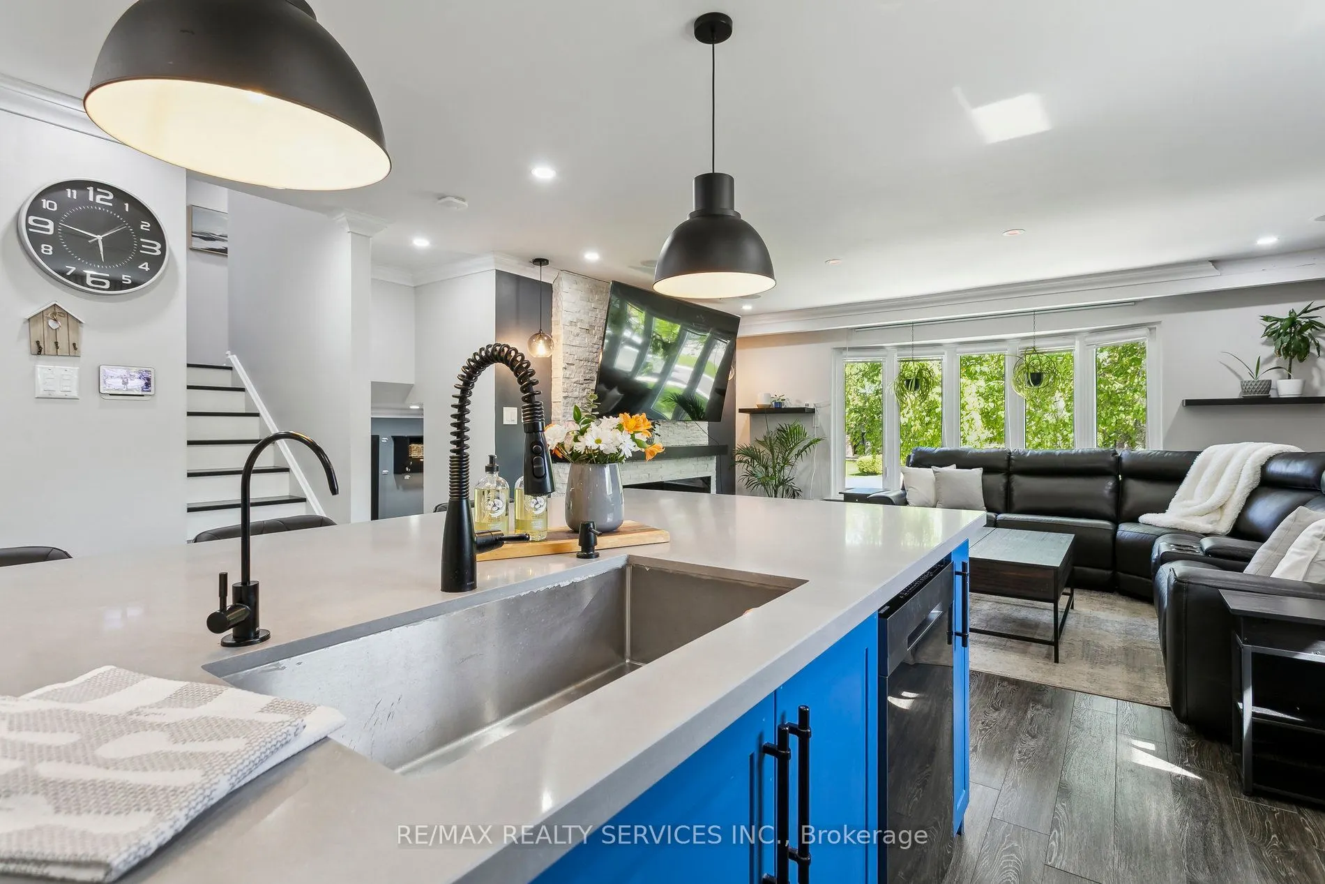 16 Groveland Court