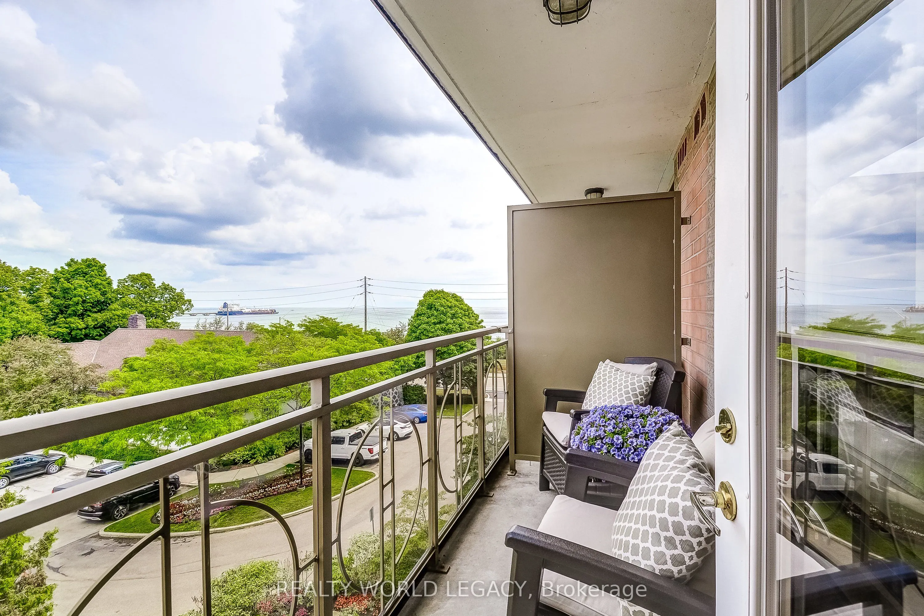 100 Burloak Drive, #1416