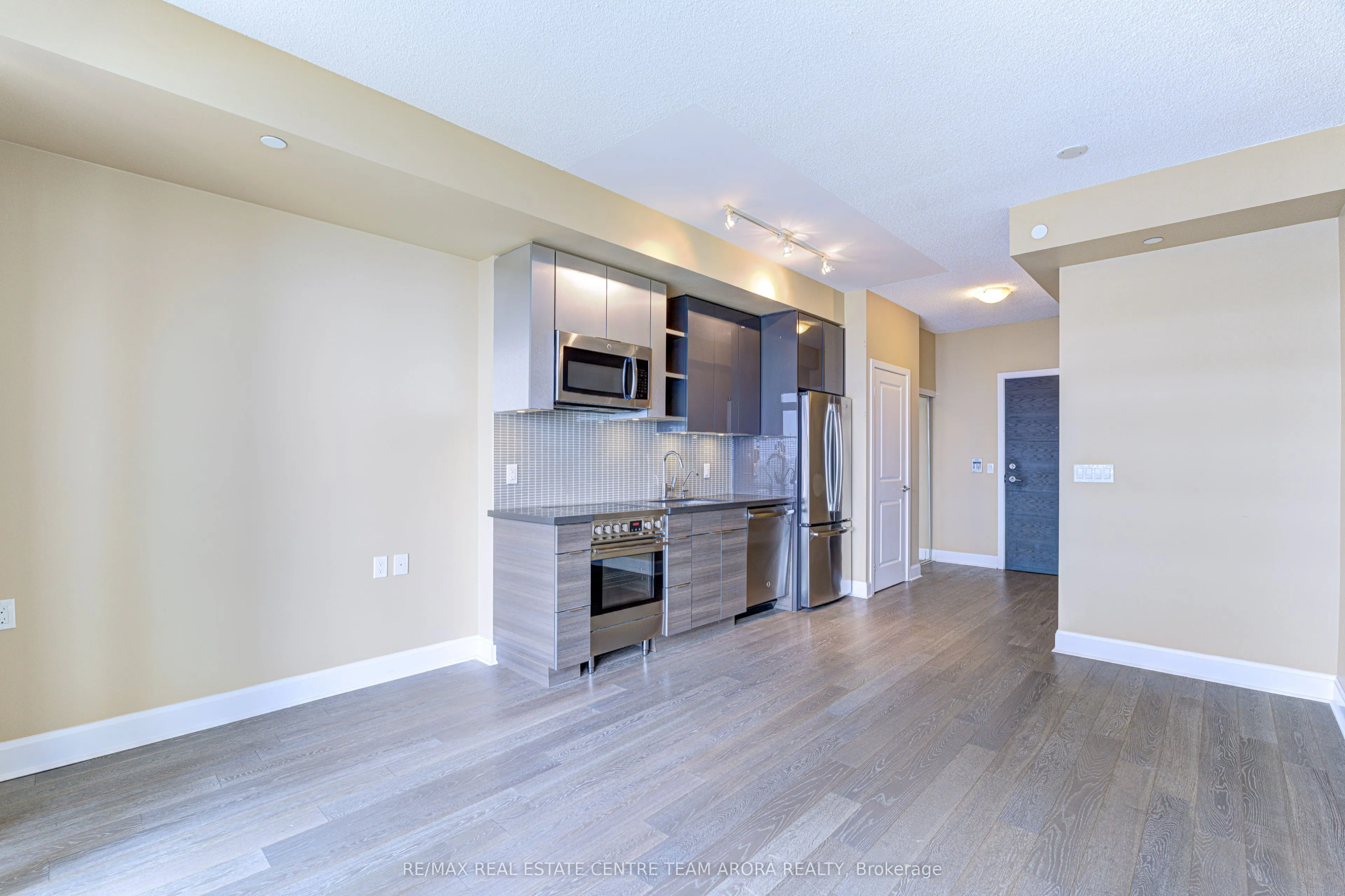 33 Shore Breeze Drive #3302