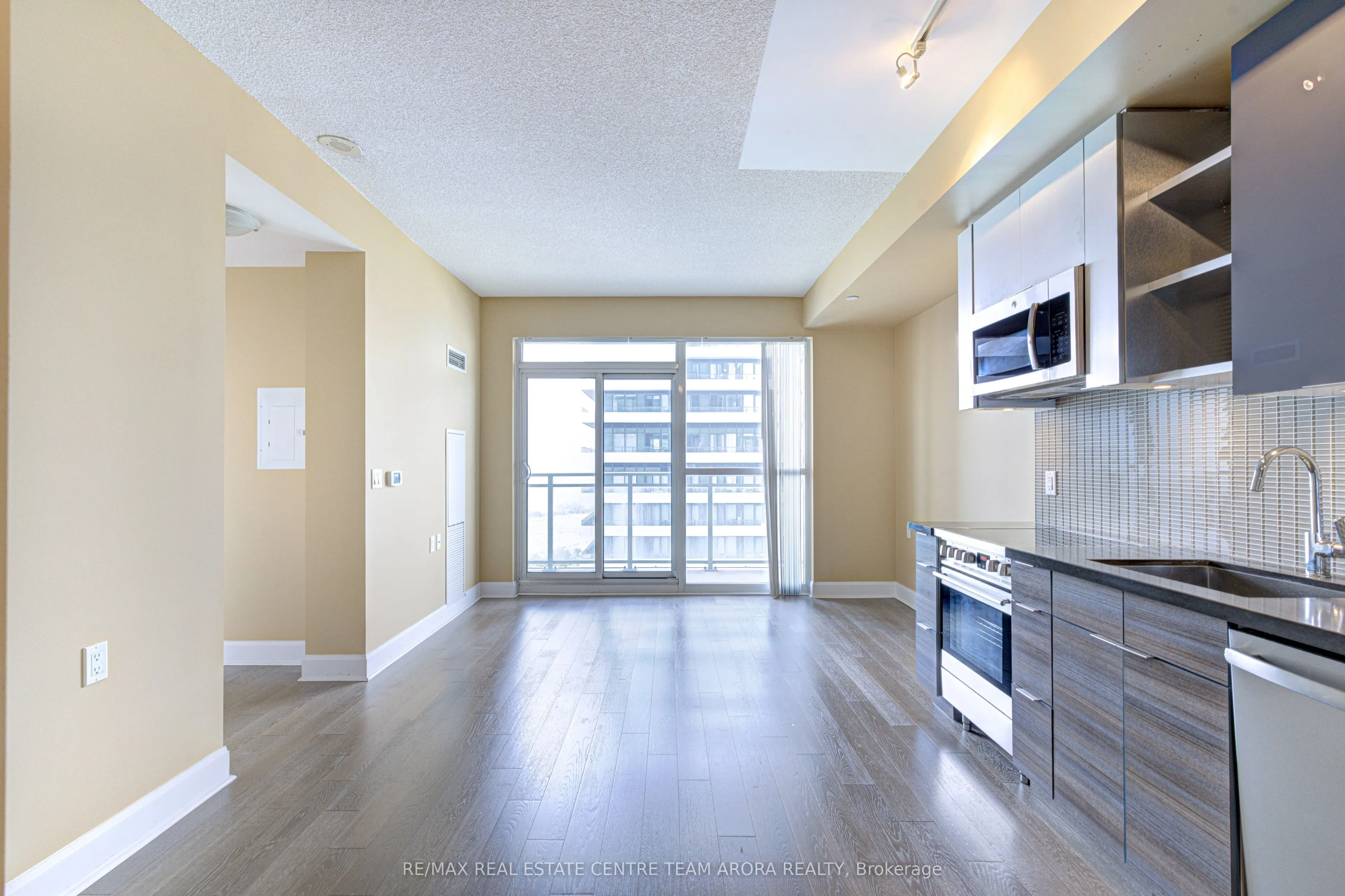 33 Shore Breeze Drive #3302