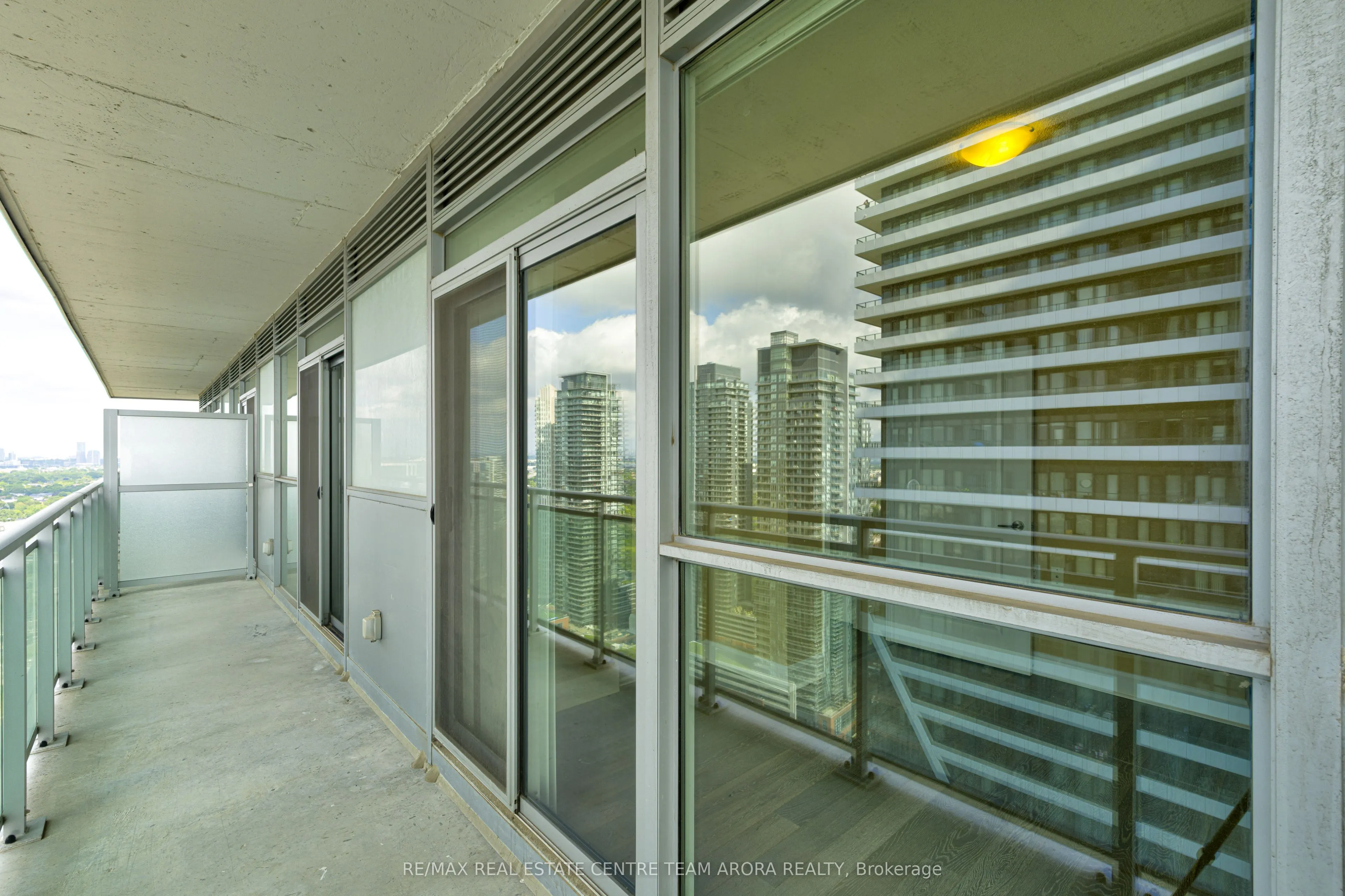 33 Shore Breeze Drive #3302