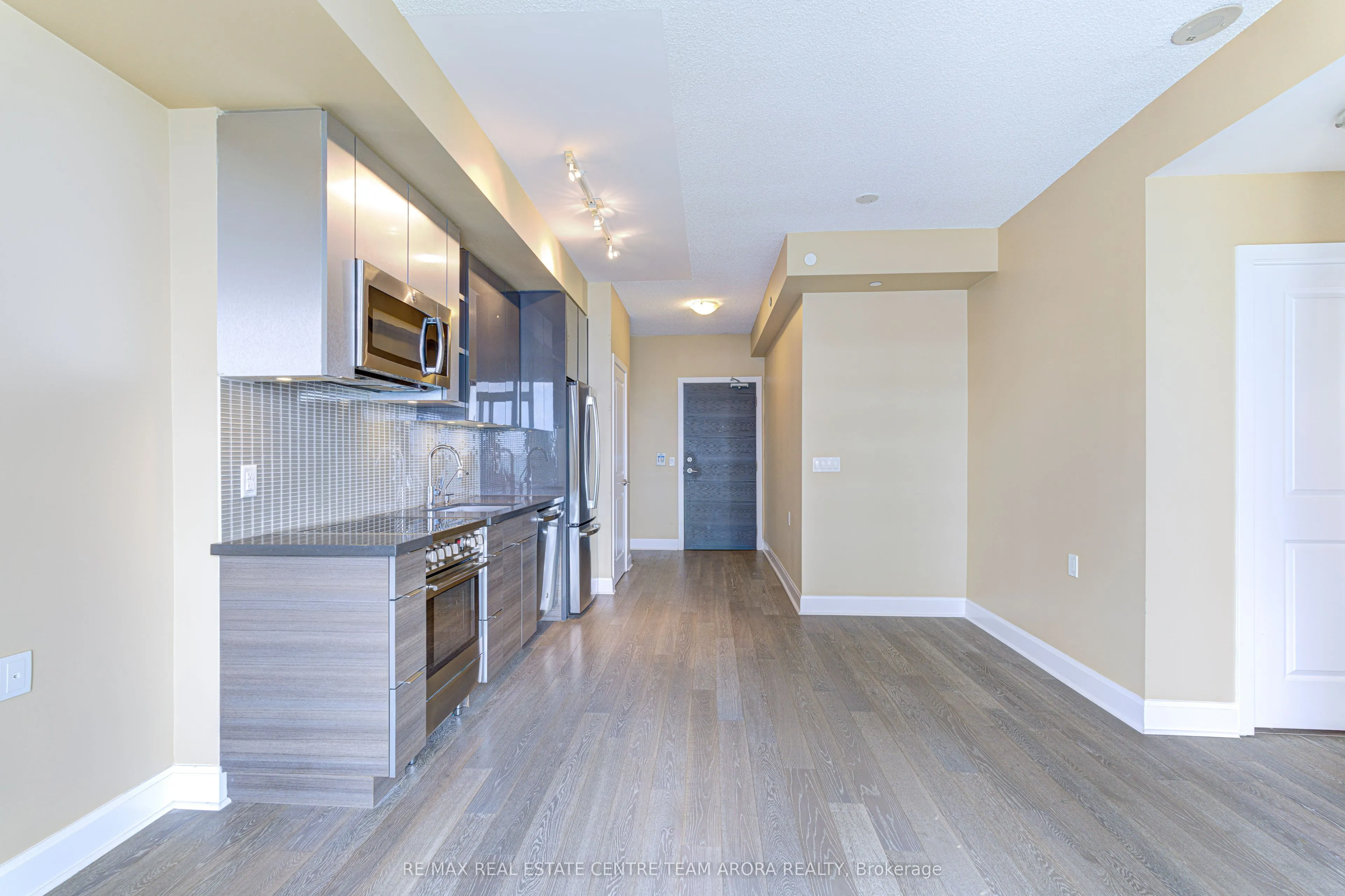 33 Shore Breeze Drive #3302