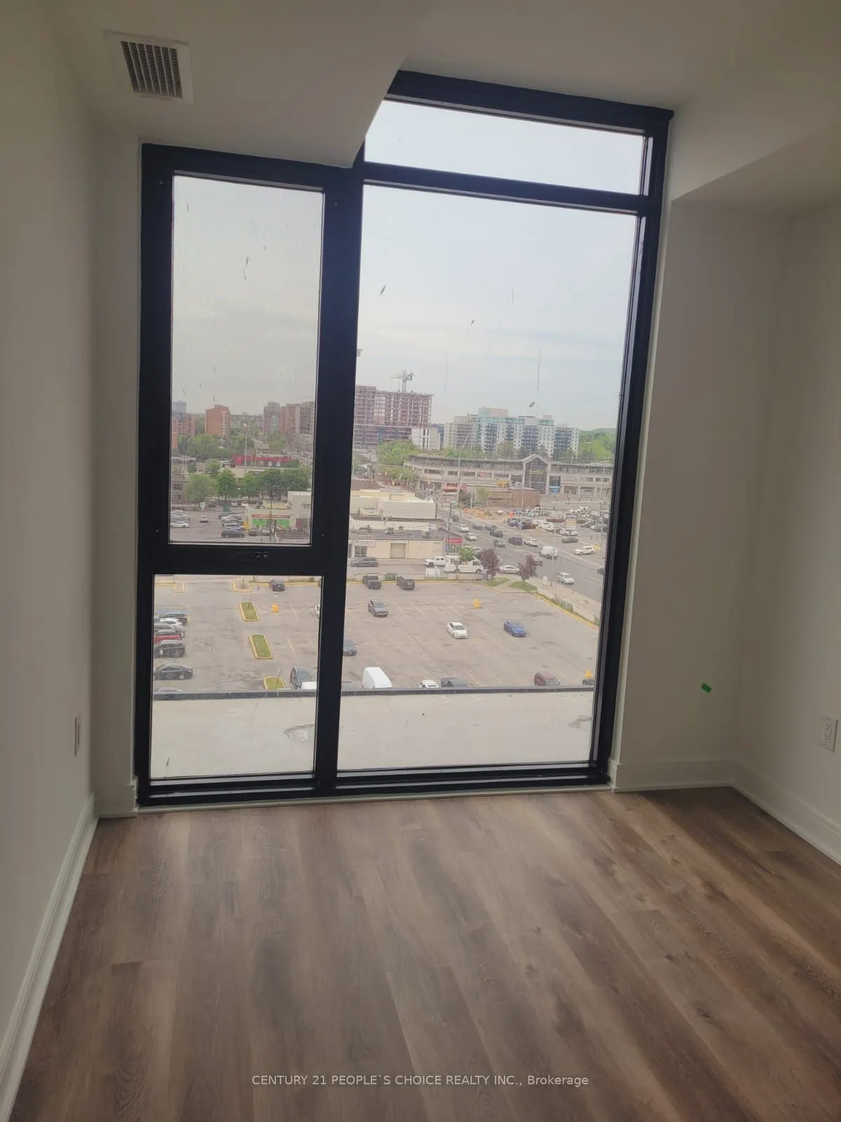 86 Dundas Street E, #817