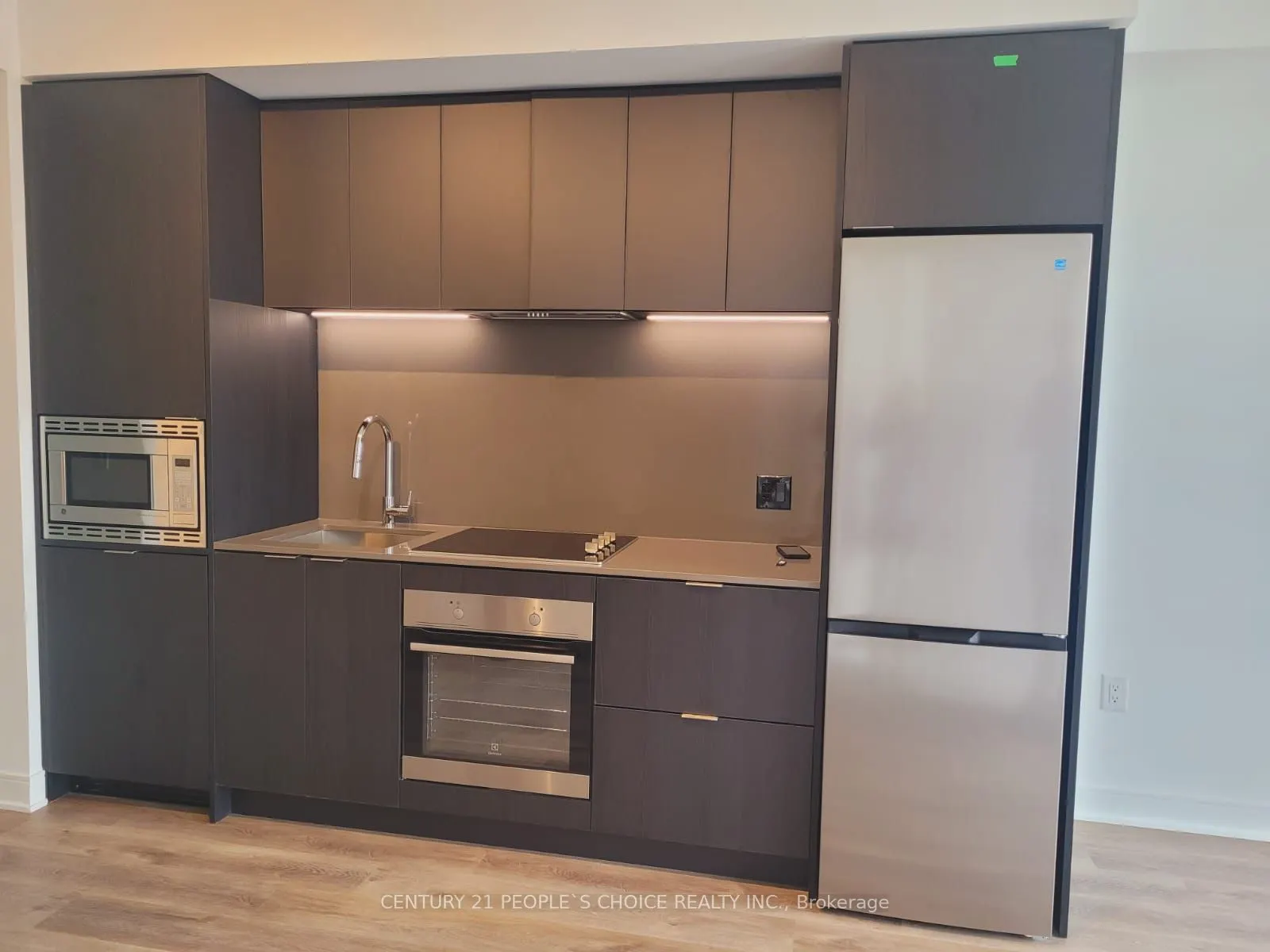 86 Dundas Street E, #817