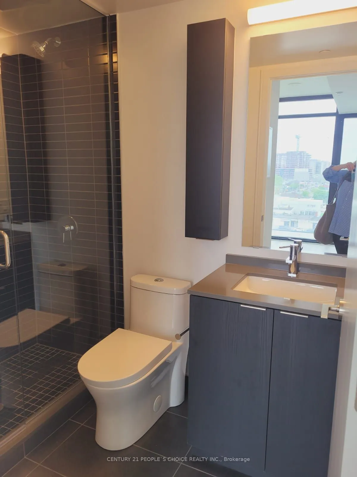 86 Dundas Street E, #817