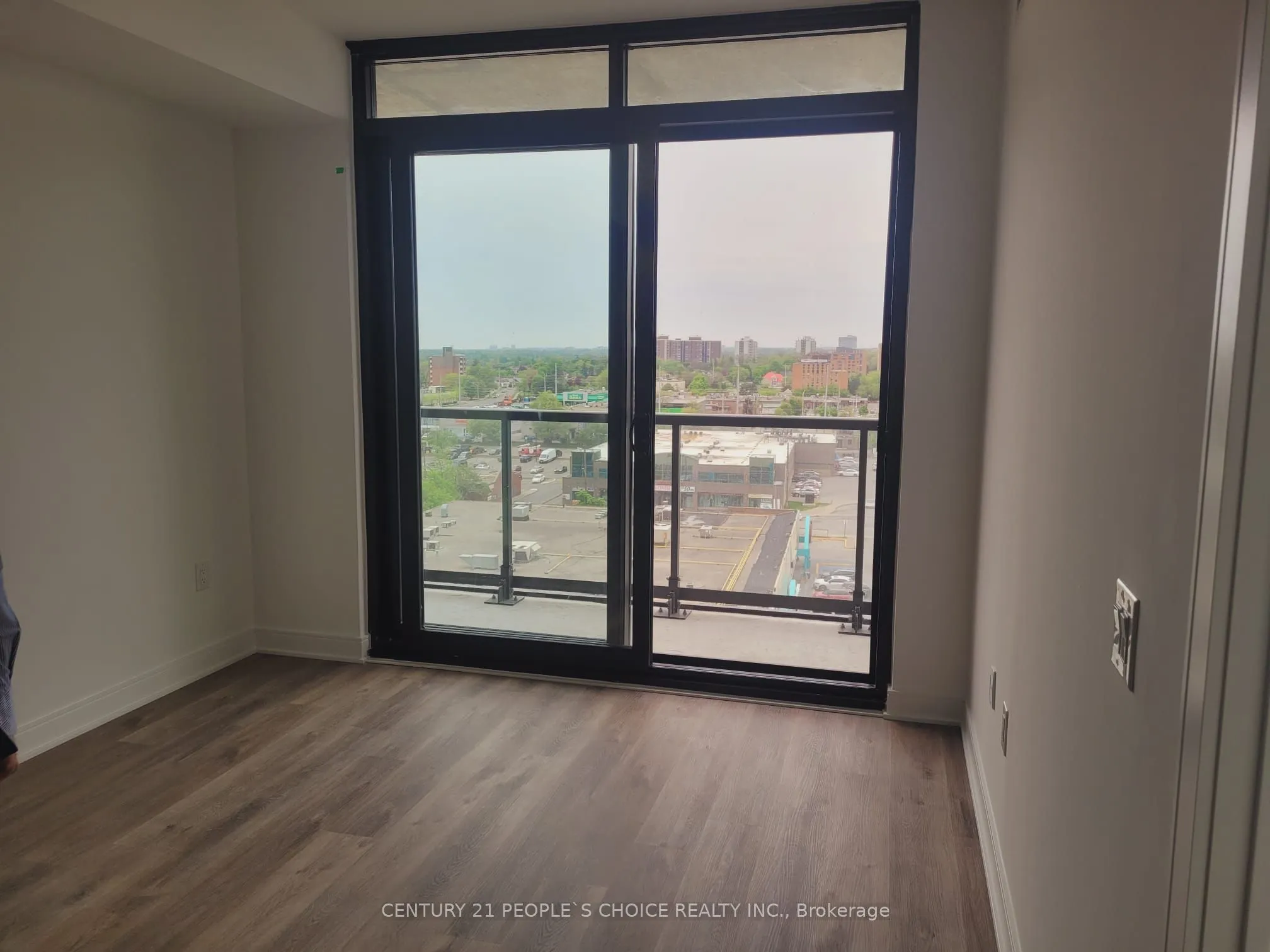 86 Dundas Street E, #817