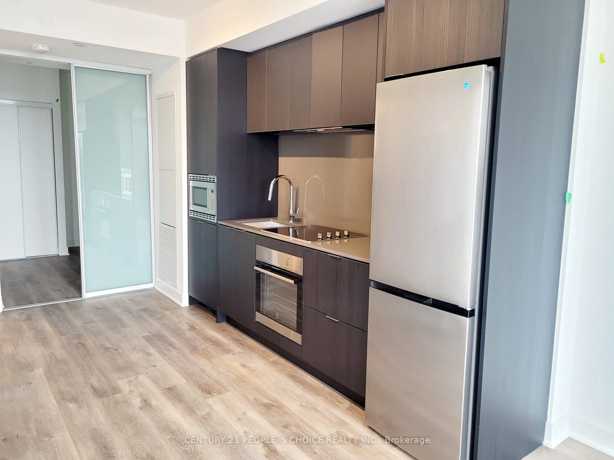 86 Dundas Street E, #817