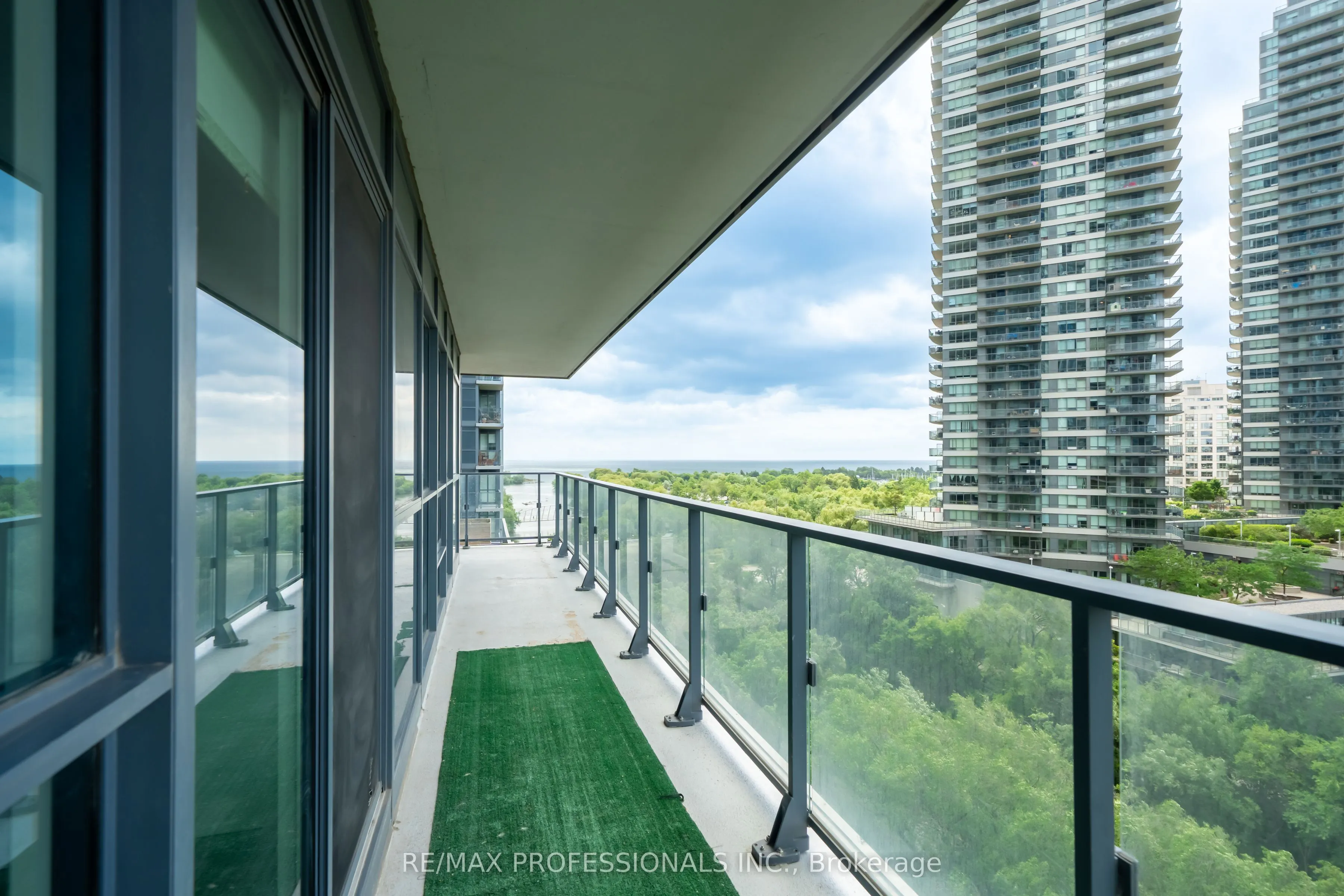2220 Lake Shore Boulevard W, #909