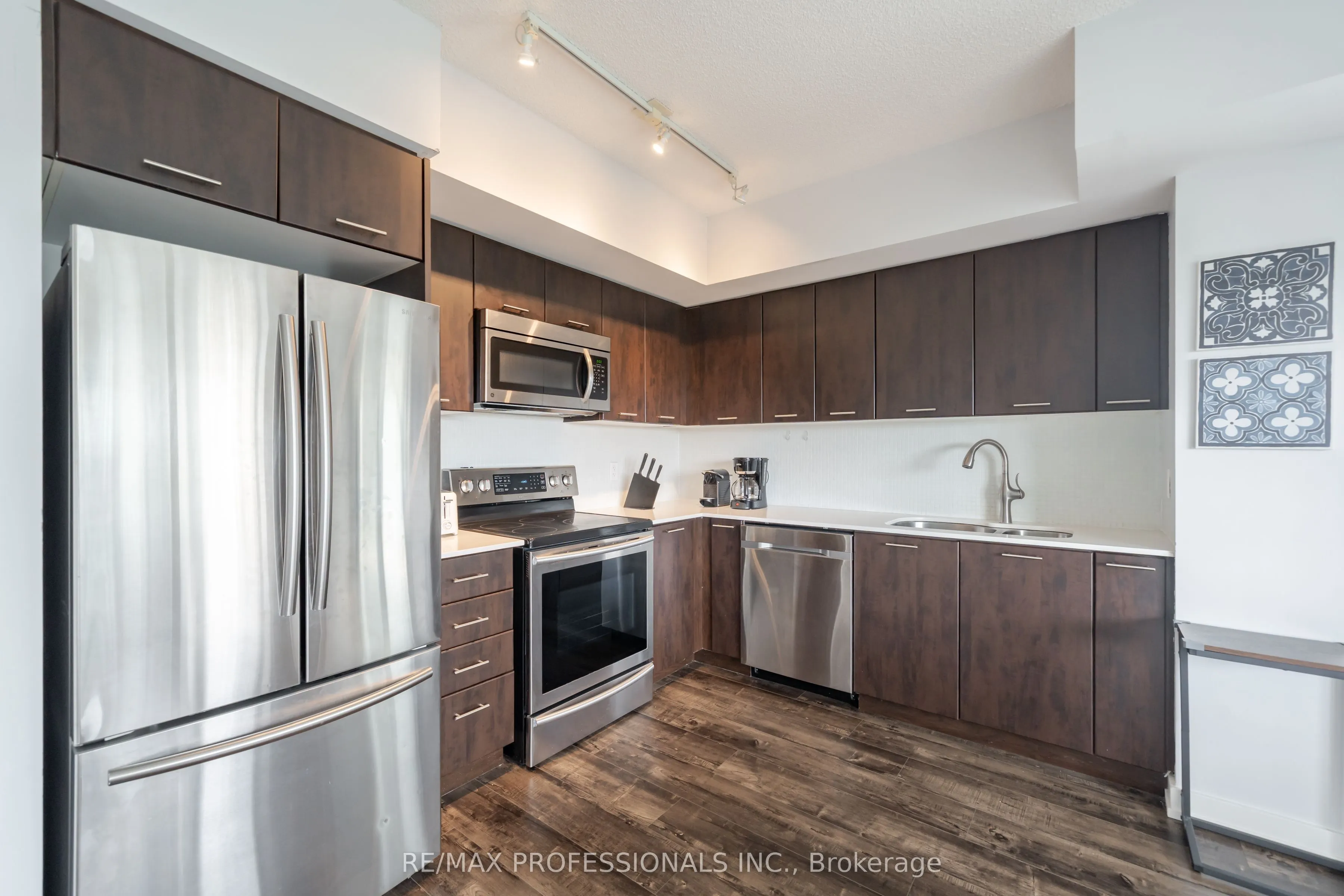 2220 Lake Shore Boulevard W, #909