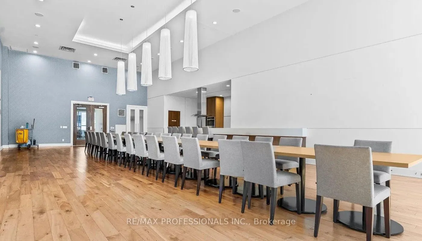 2220 Lake Shore Boulevard W, #909