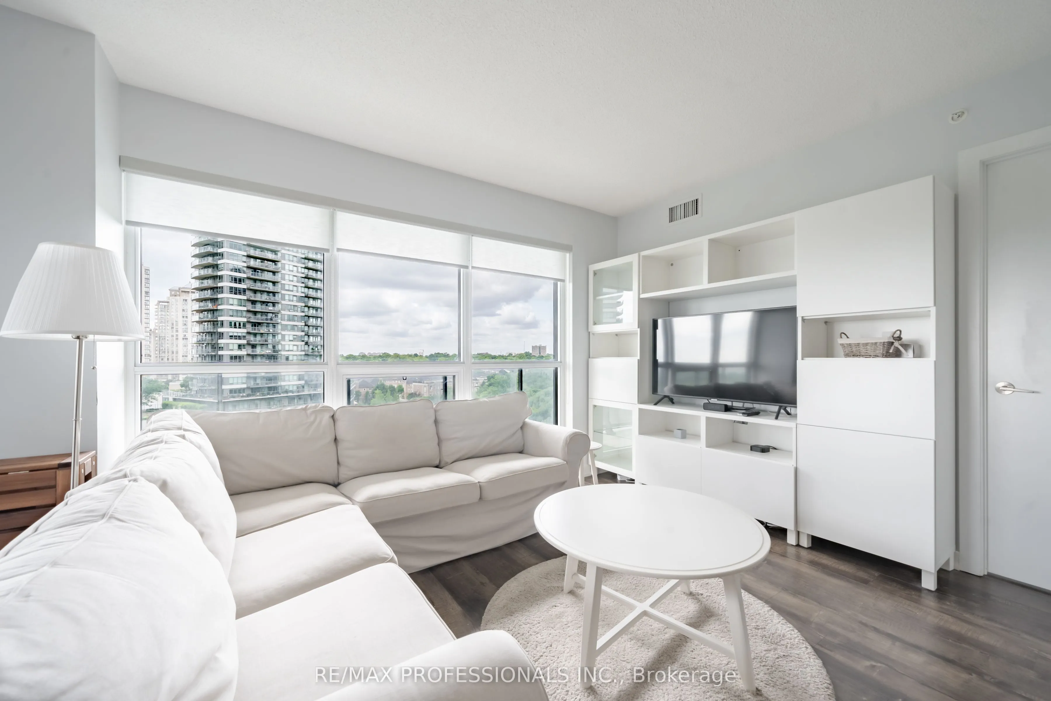 2220 Lake Shore Boulevard W, #909