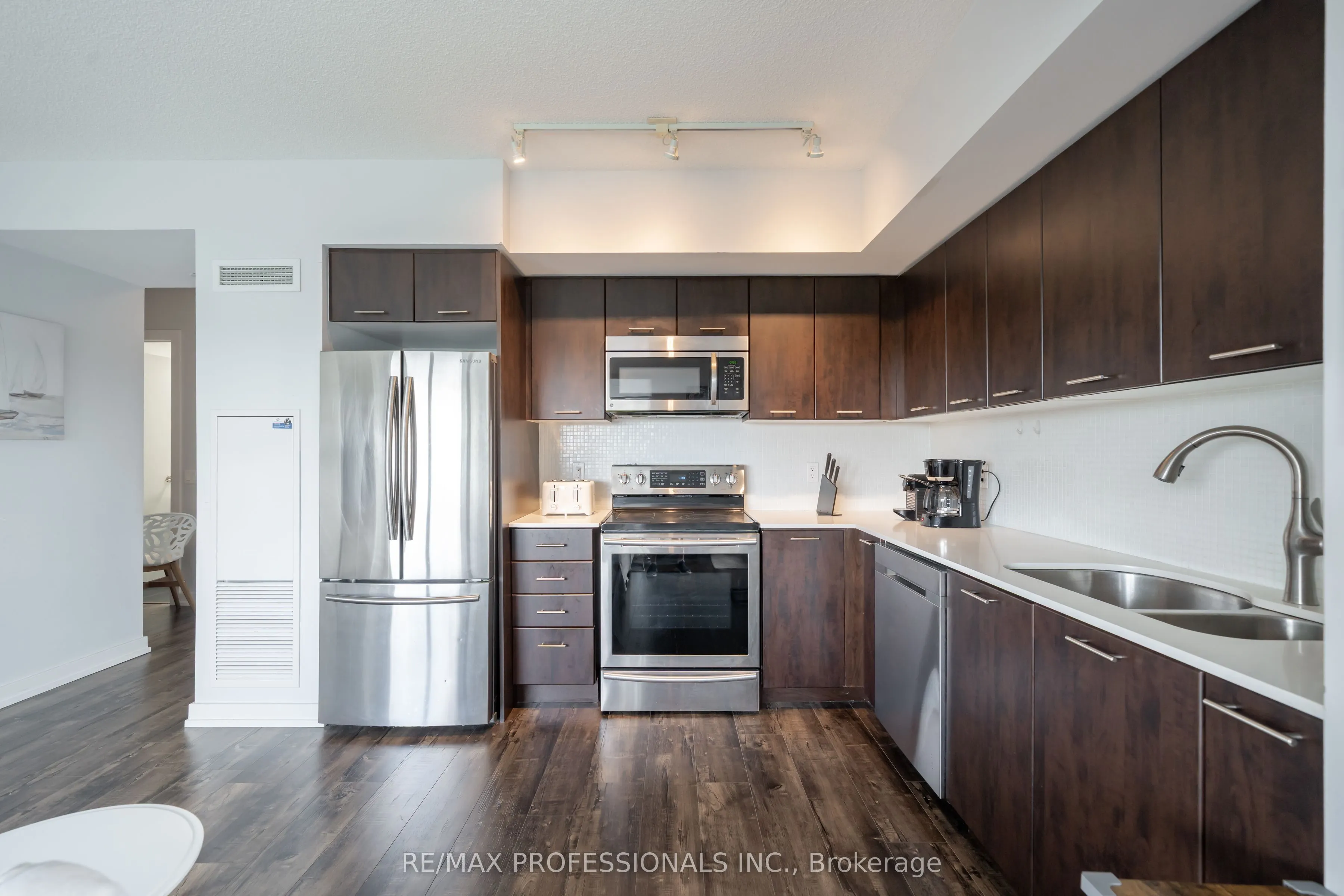 2220 Lake Shore Boulevard W, #909