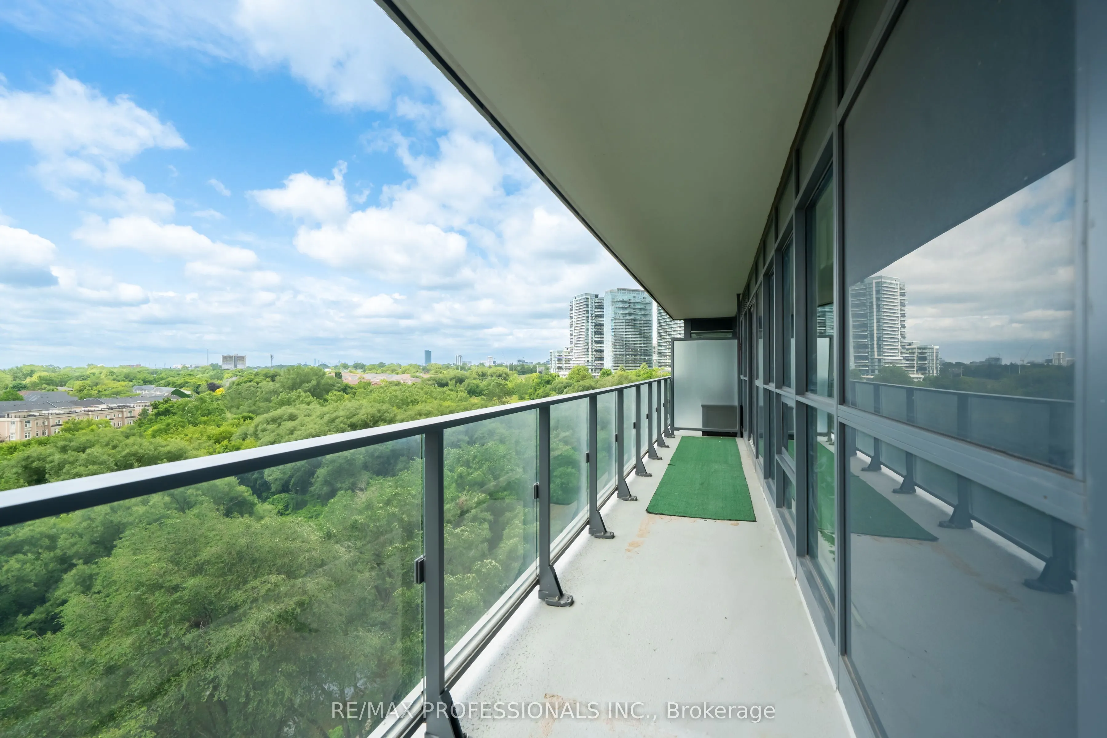 2220 Lake Shore Boulevard W, #909
