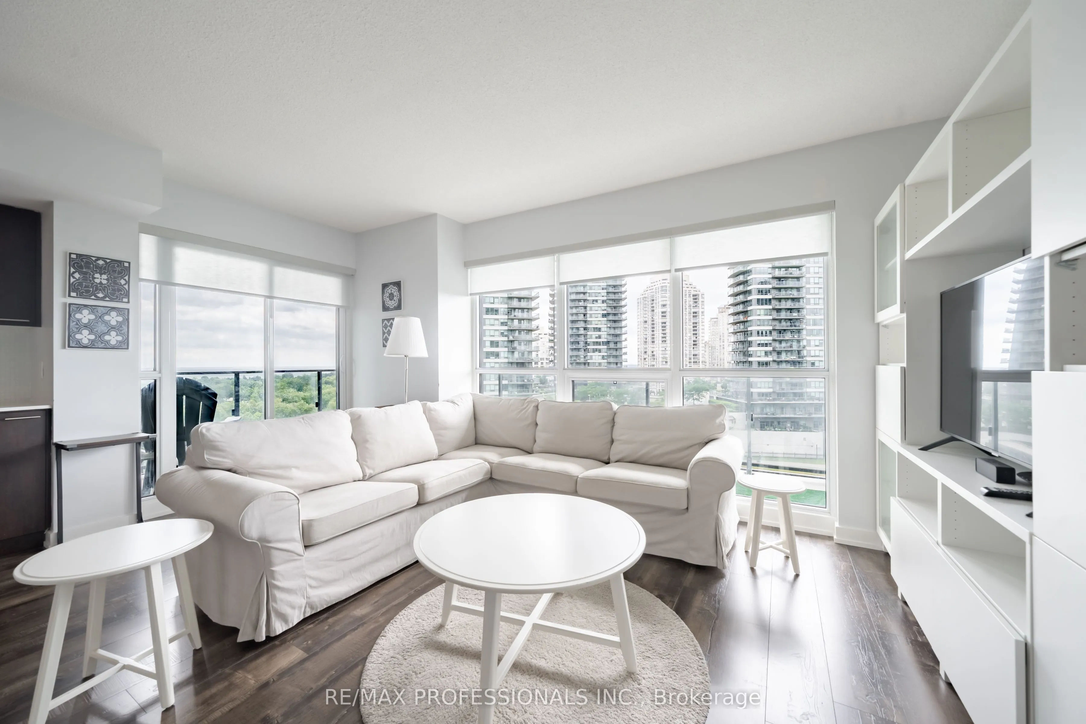 2220 Lake Shore Boulevard W, #909