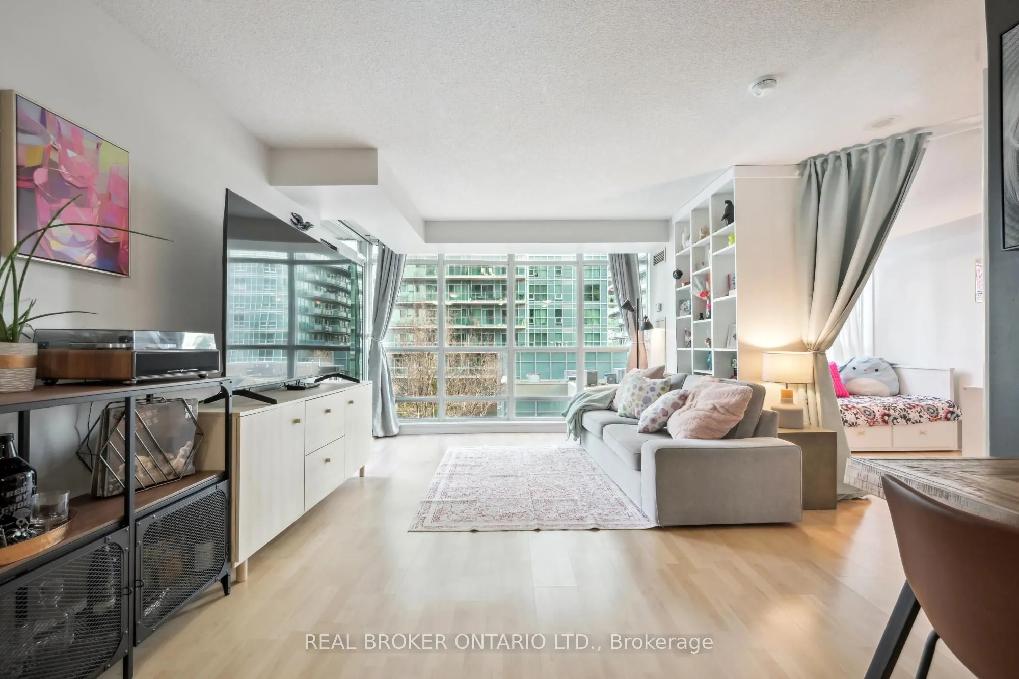 185 Legion Road N, #608