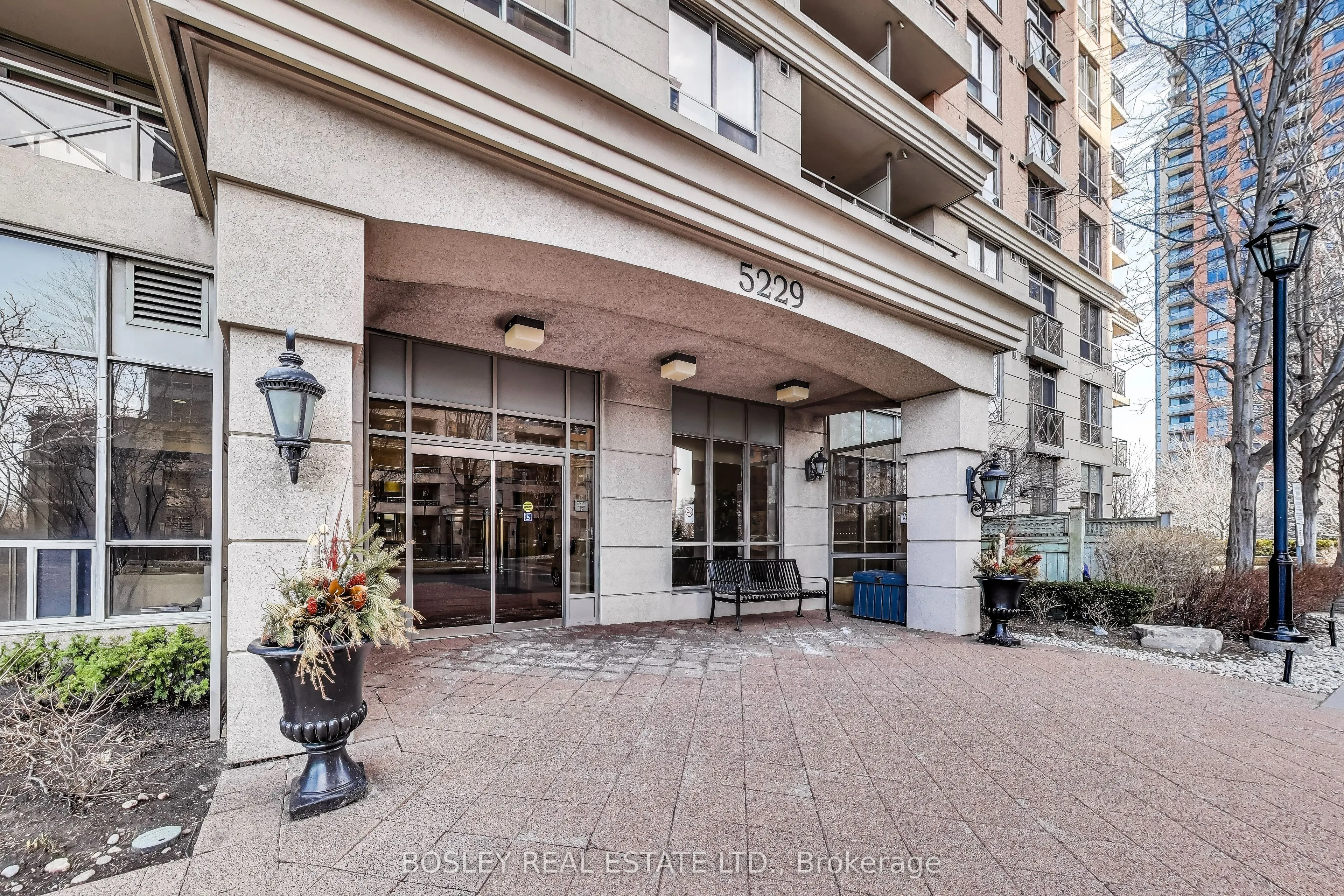 5229 Dundas Street W, #PH08