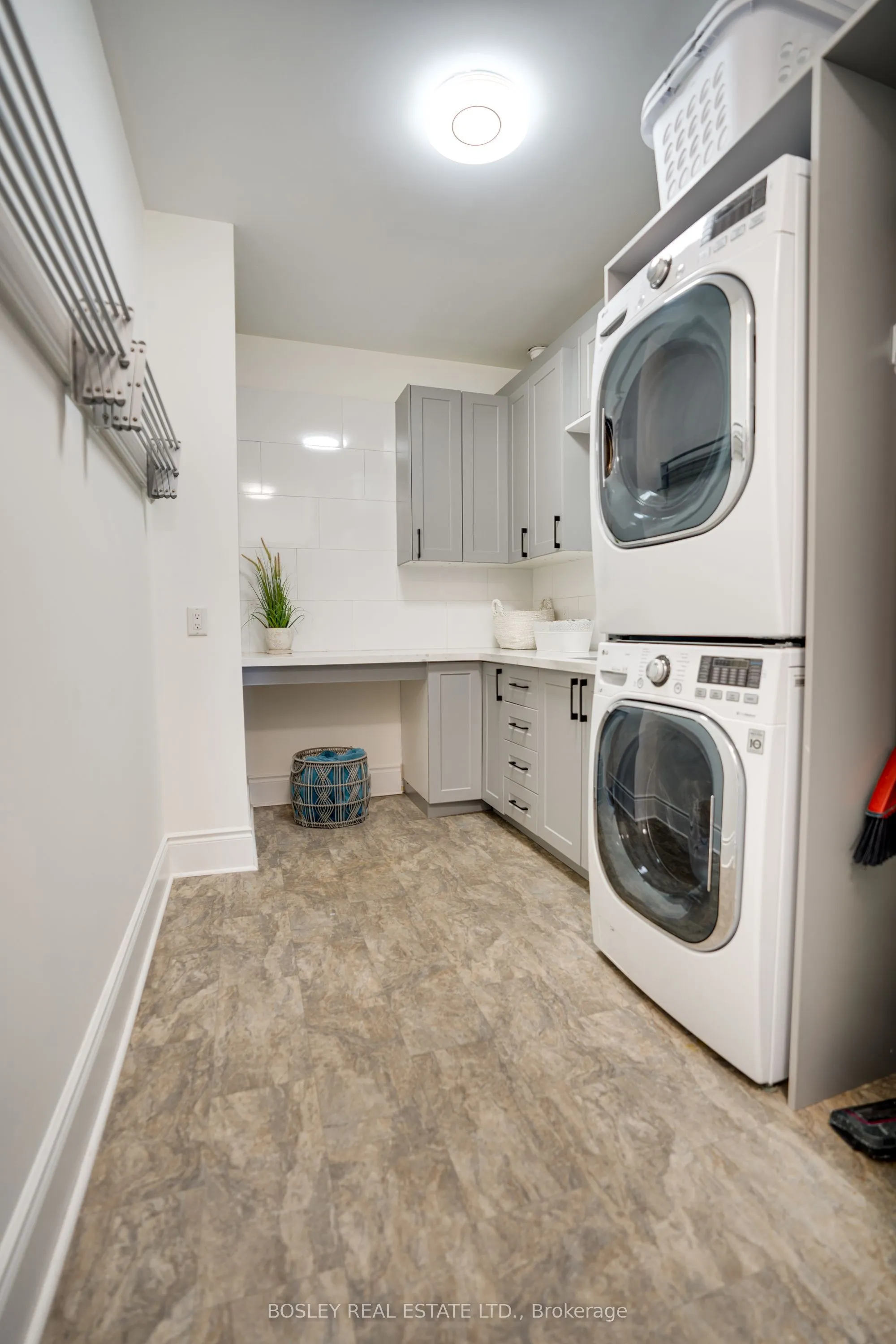 5229 Dundas Street W, #PH08