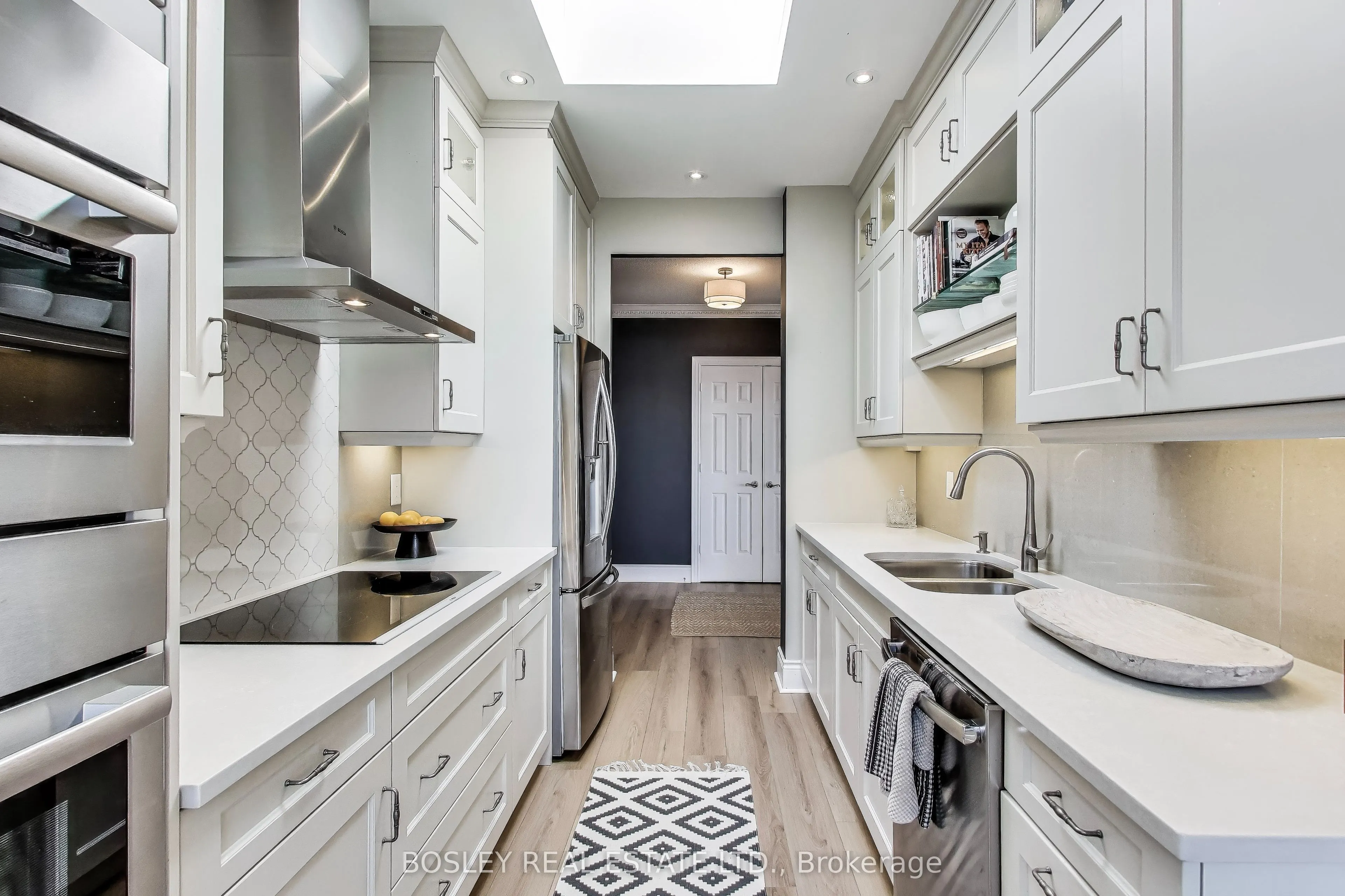 5229 Dundas Street W, #PH08