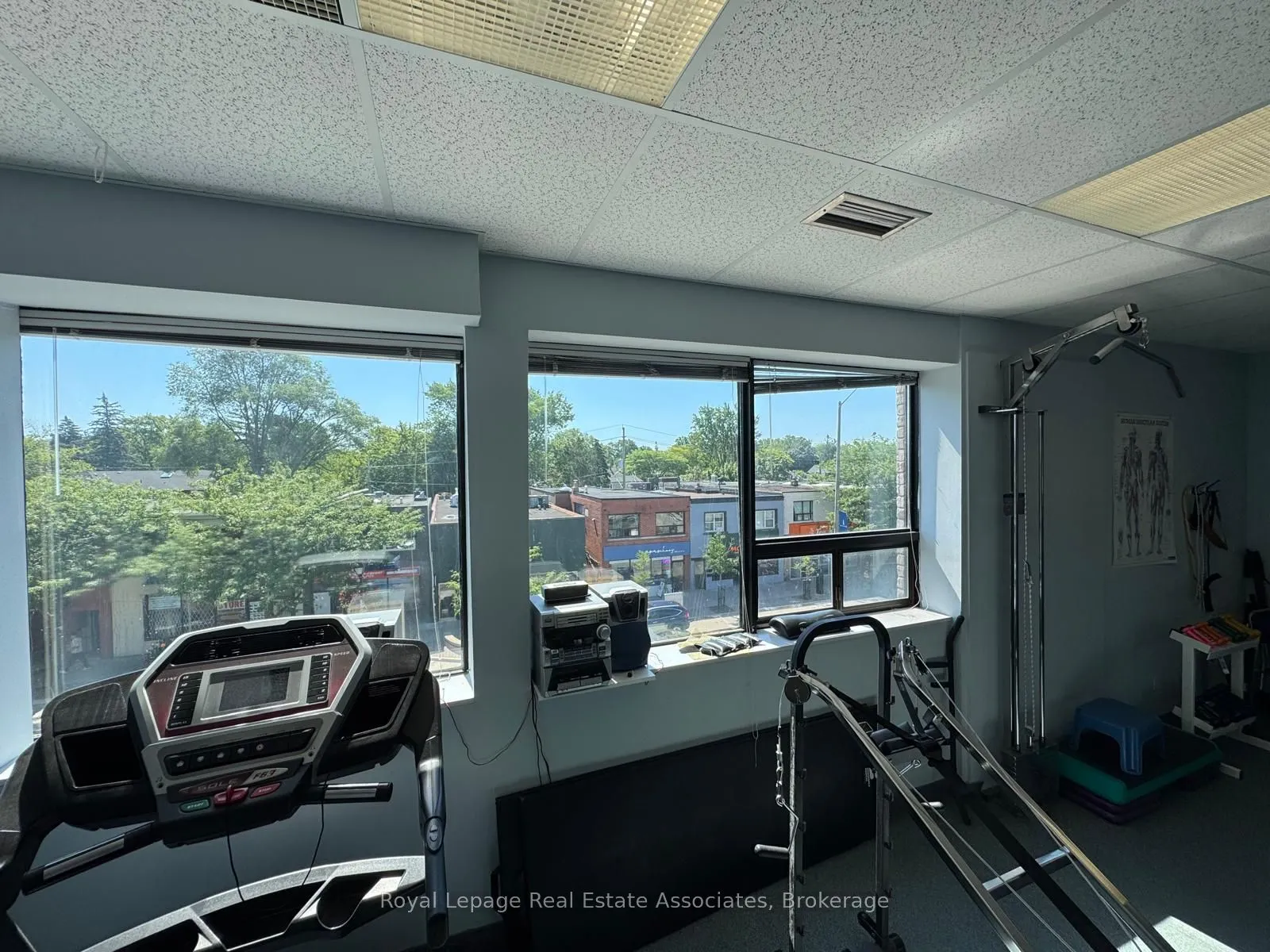268 Lakeshore Road E