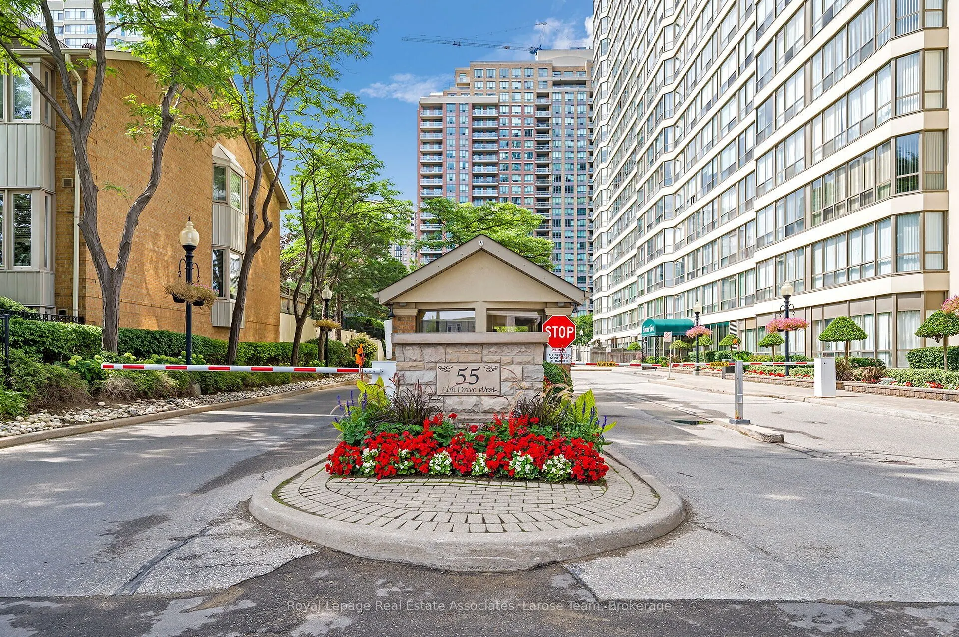 55 Elm Drive W, #Ph02