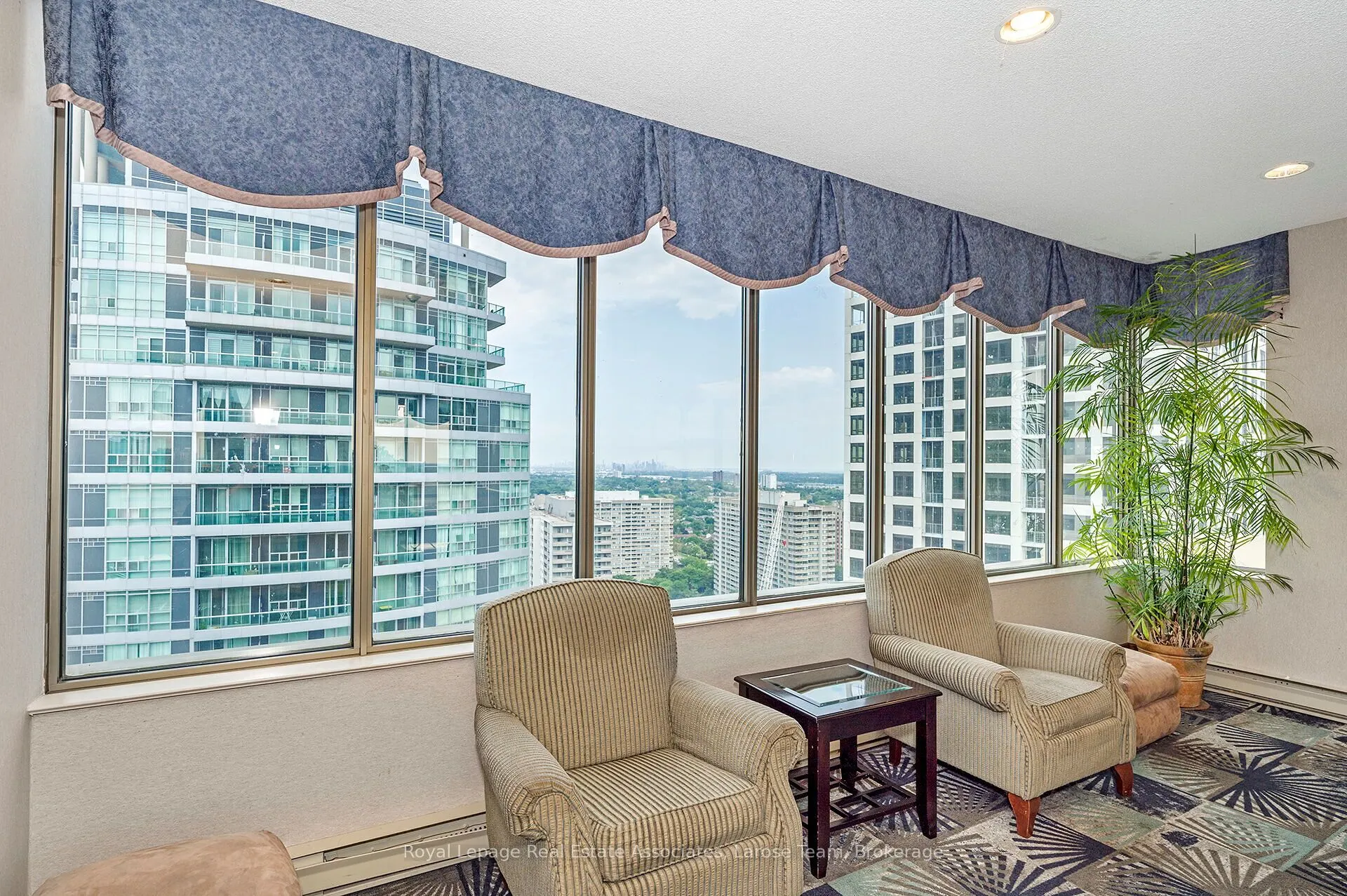 55 Elm Drive W, #Ph02