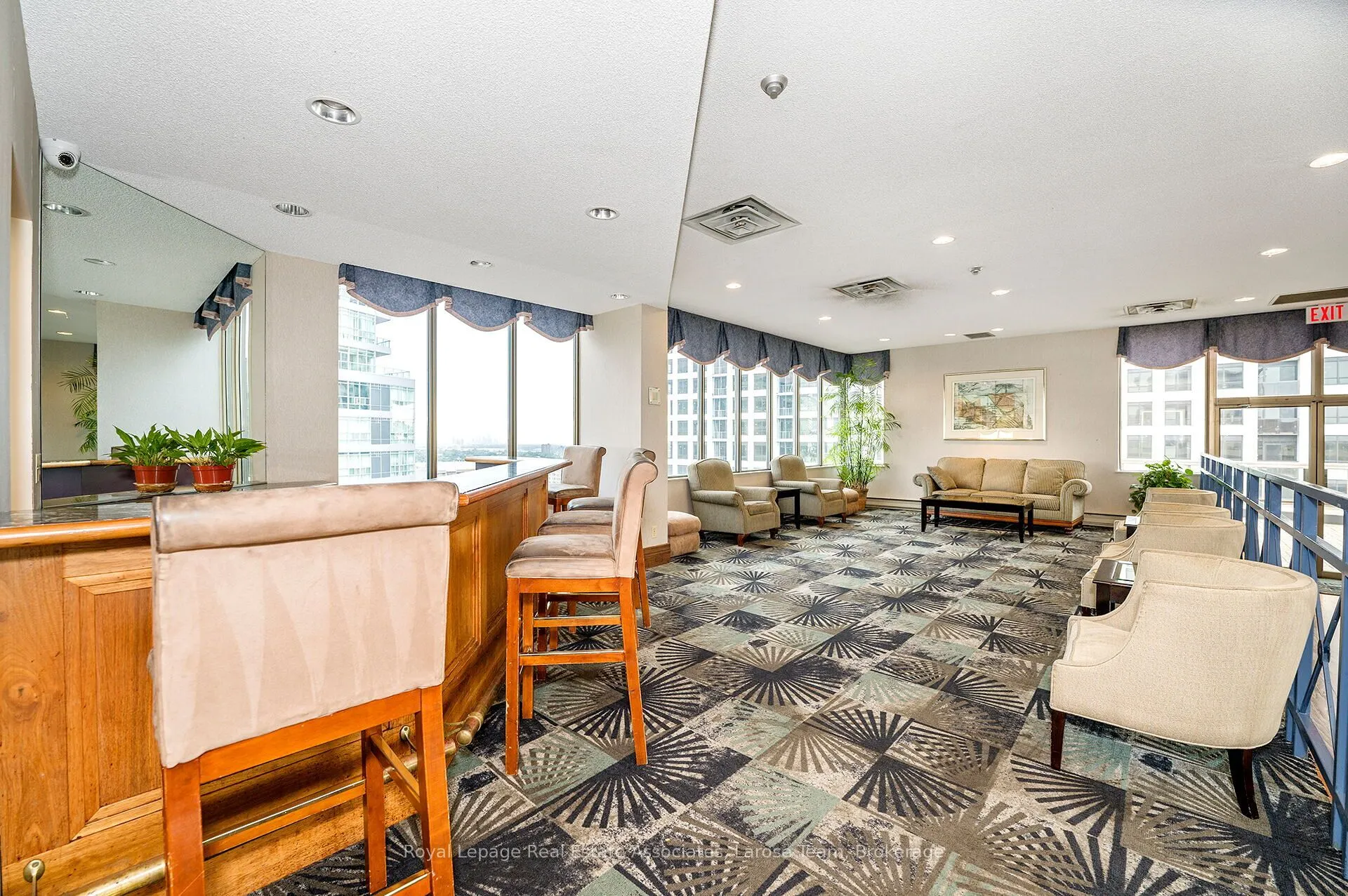 55 Elm Drive W, #Ph02