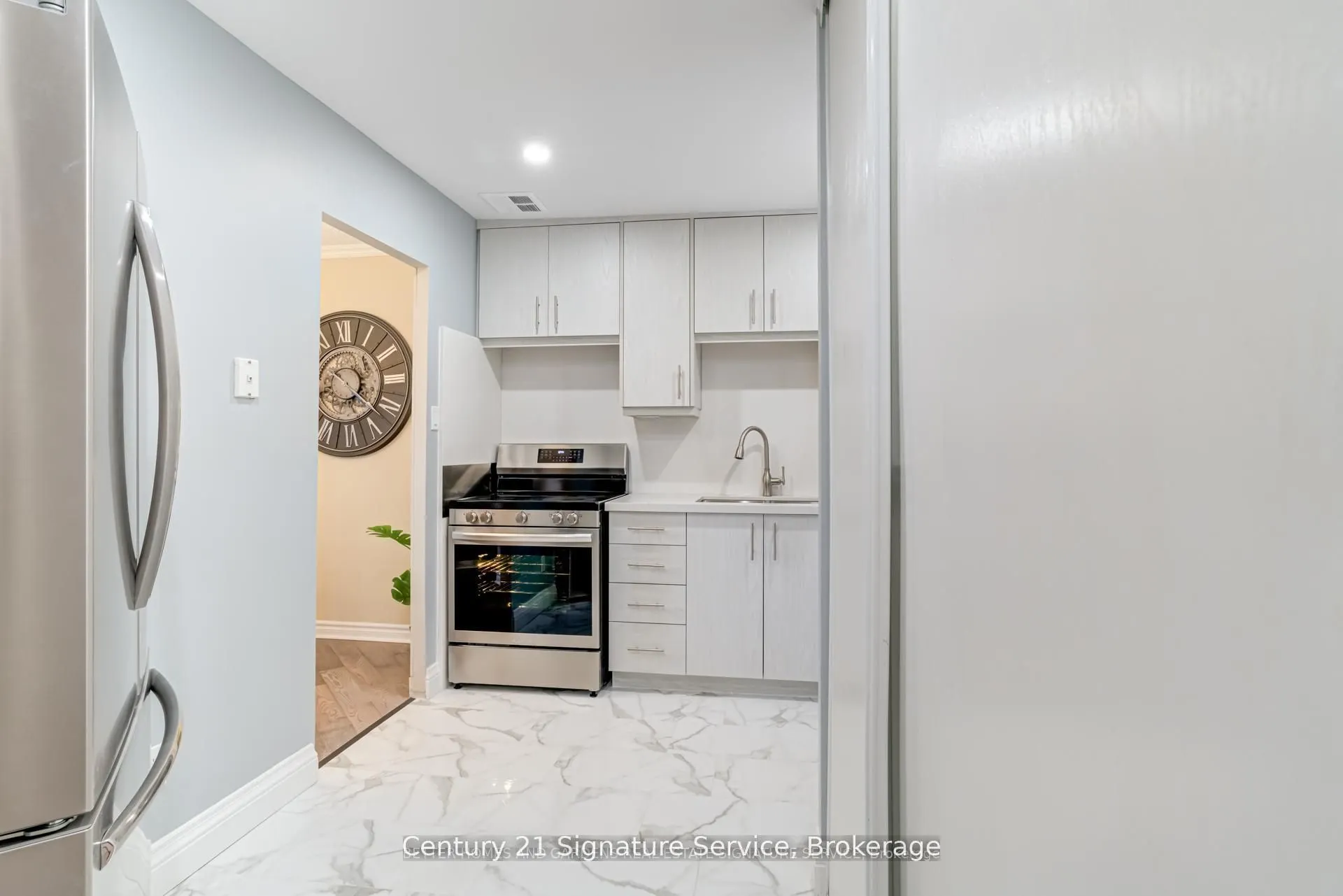 2001 Bonnymede Drive, #15