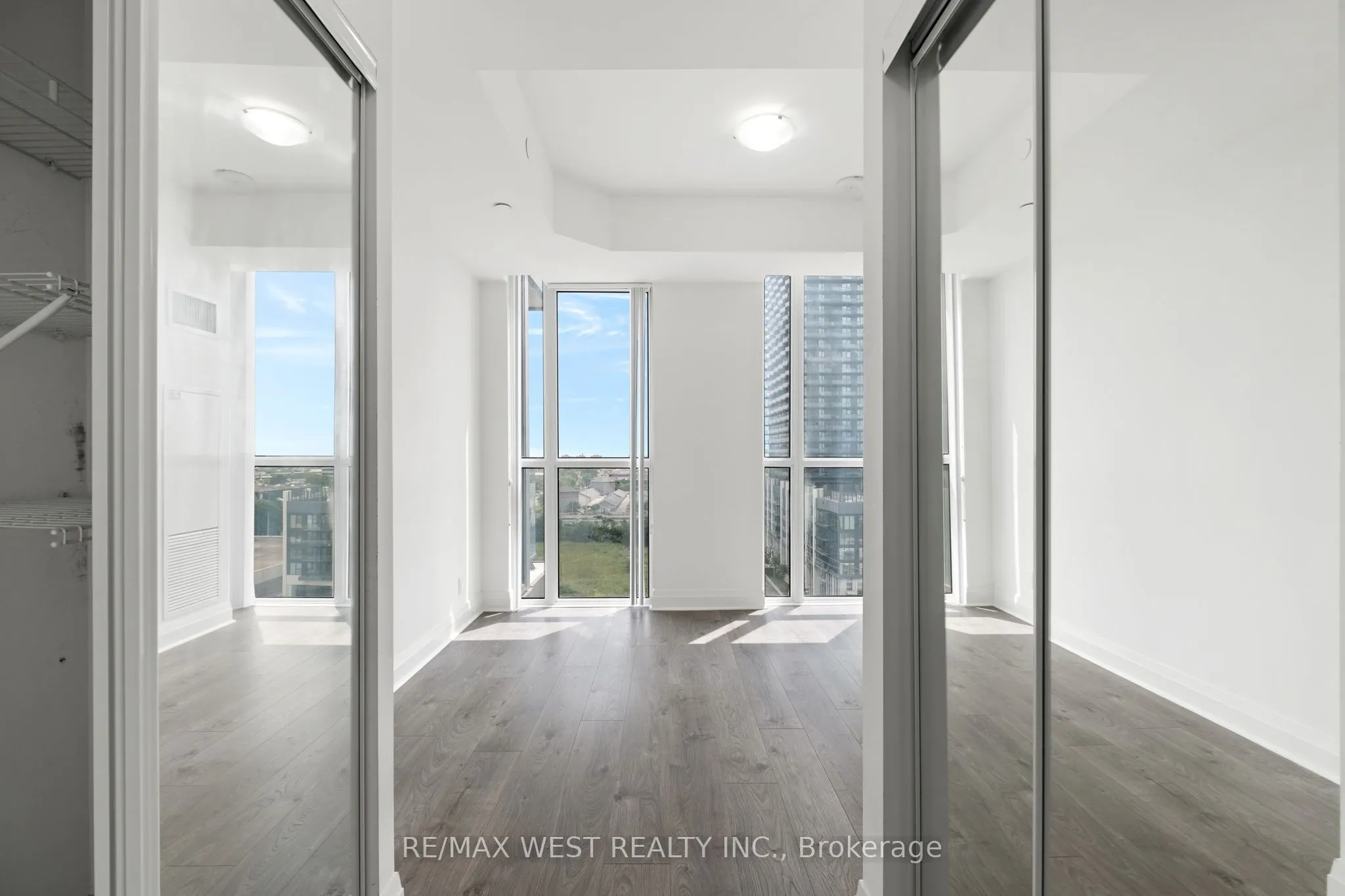 15 Zorra Street, #907