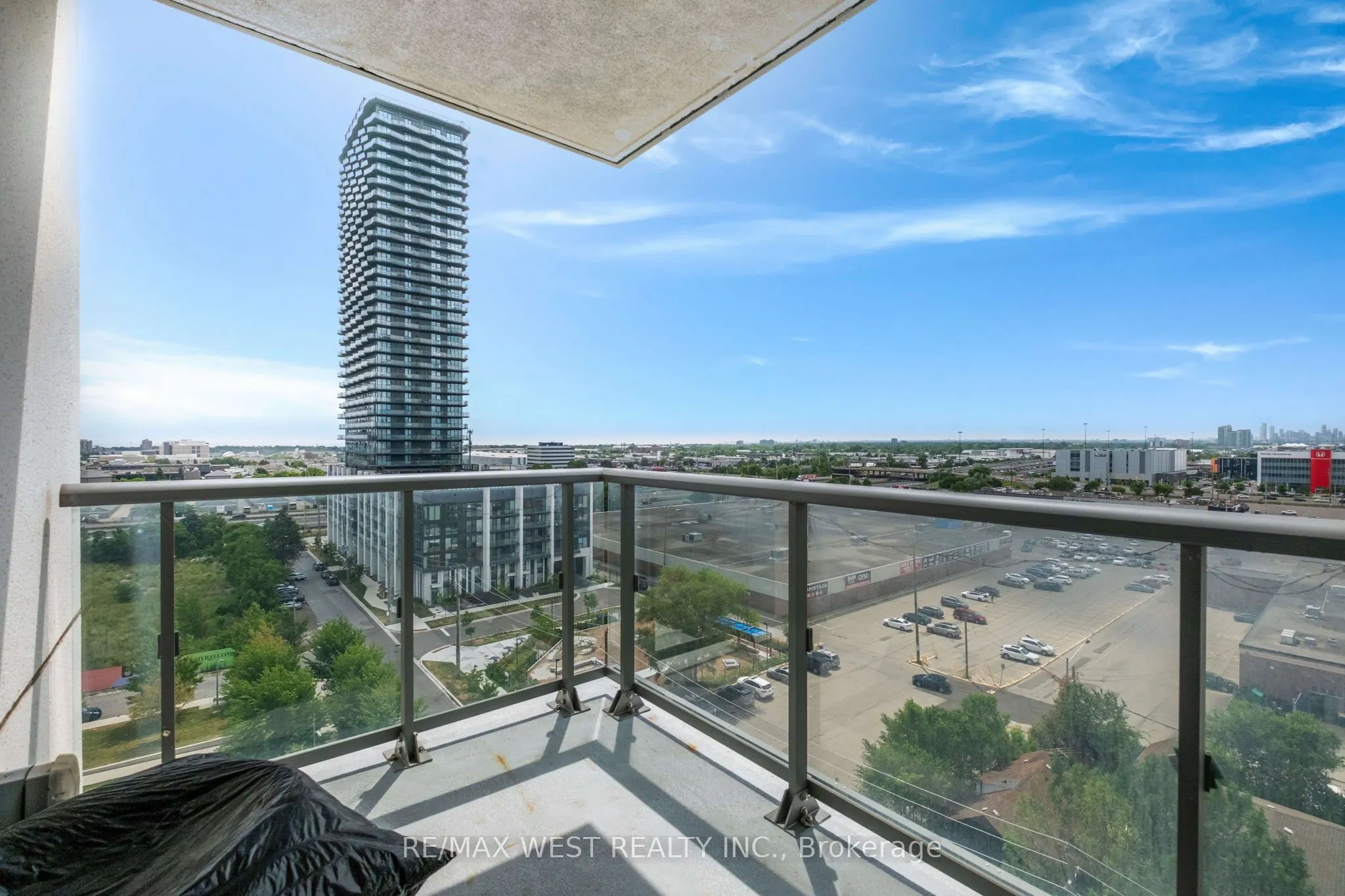 15 Zorra Street, #907