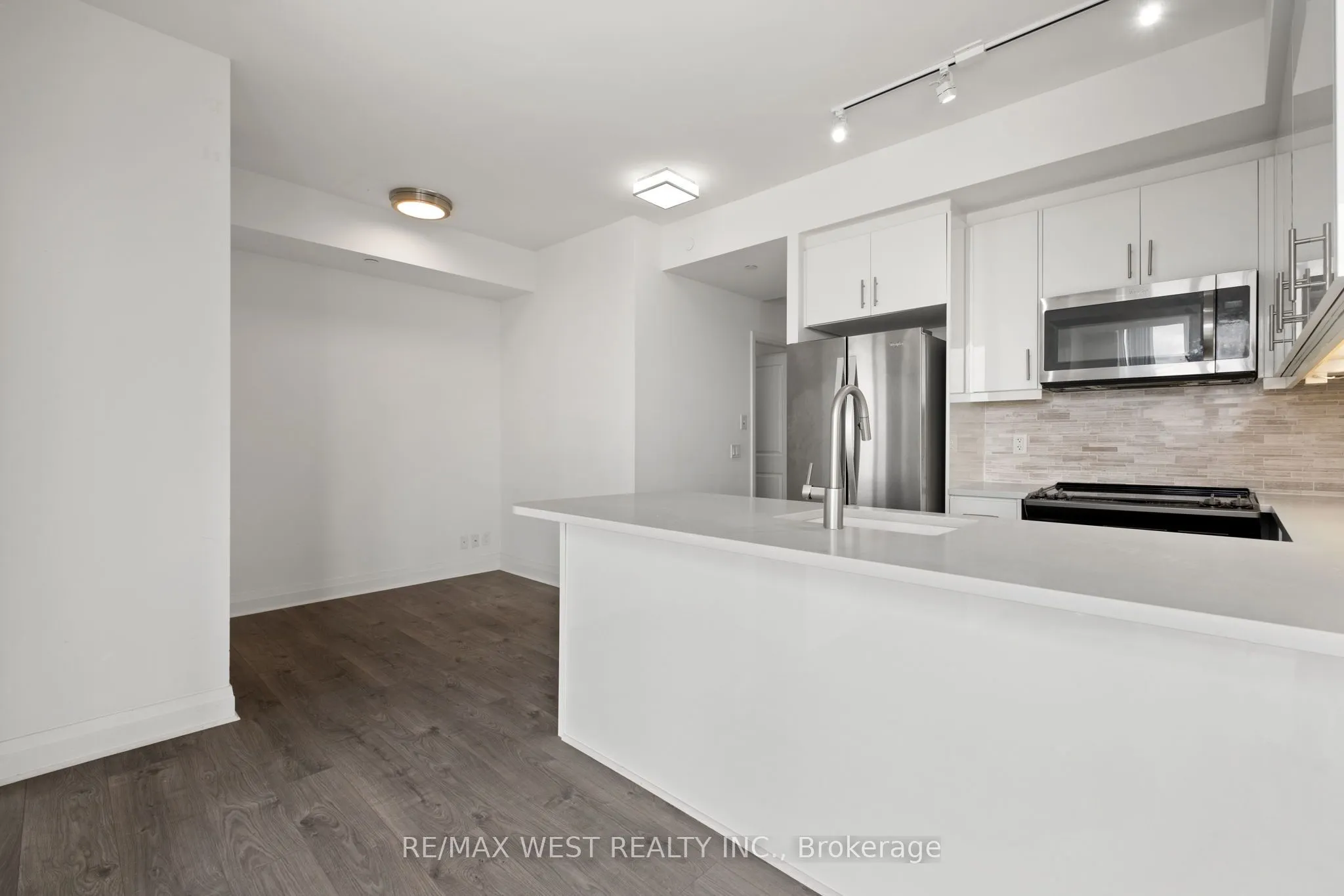 15 Zorra Street, #907