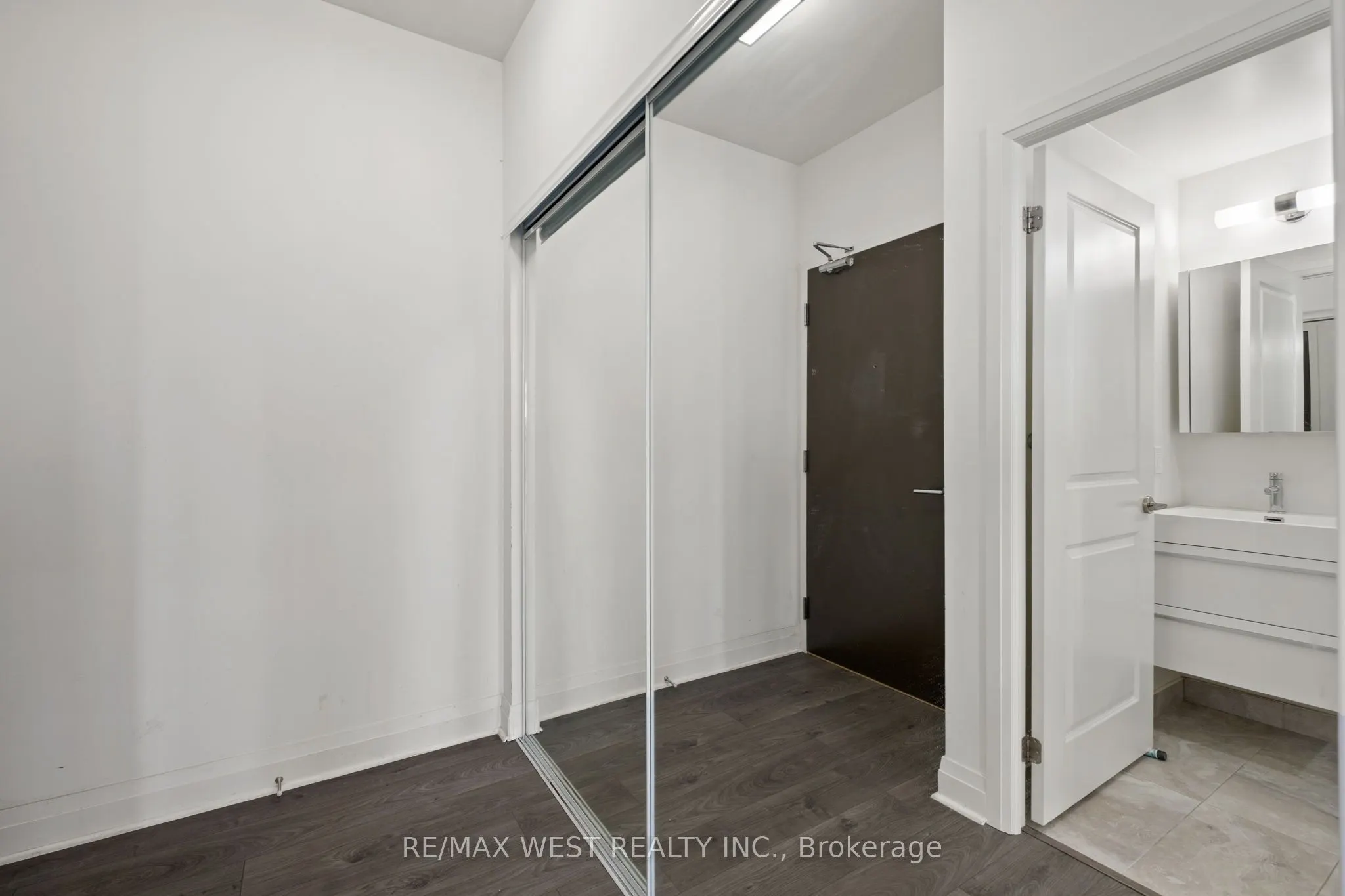 15 Zorra Street, #907