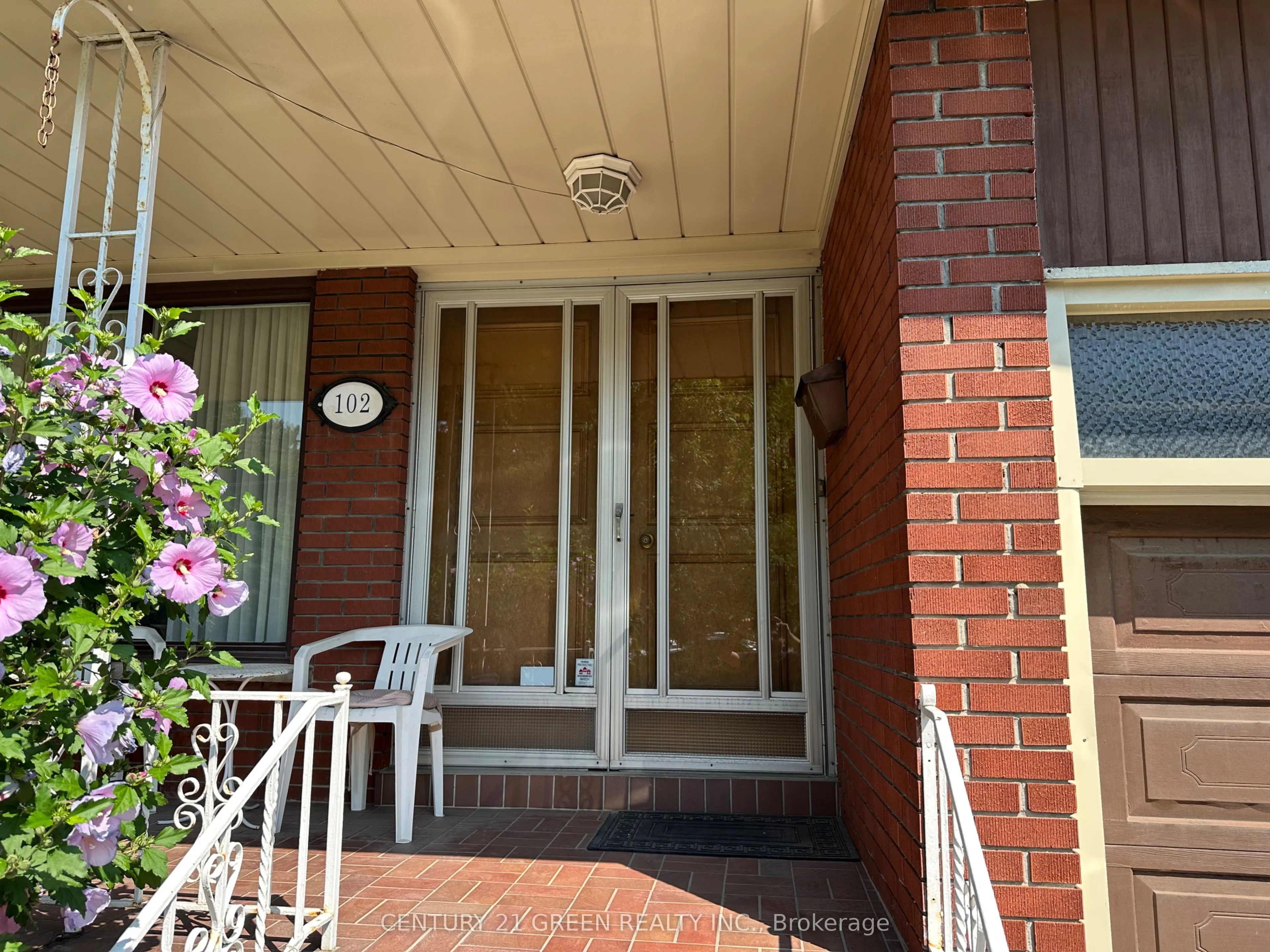 102 Clement Road