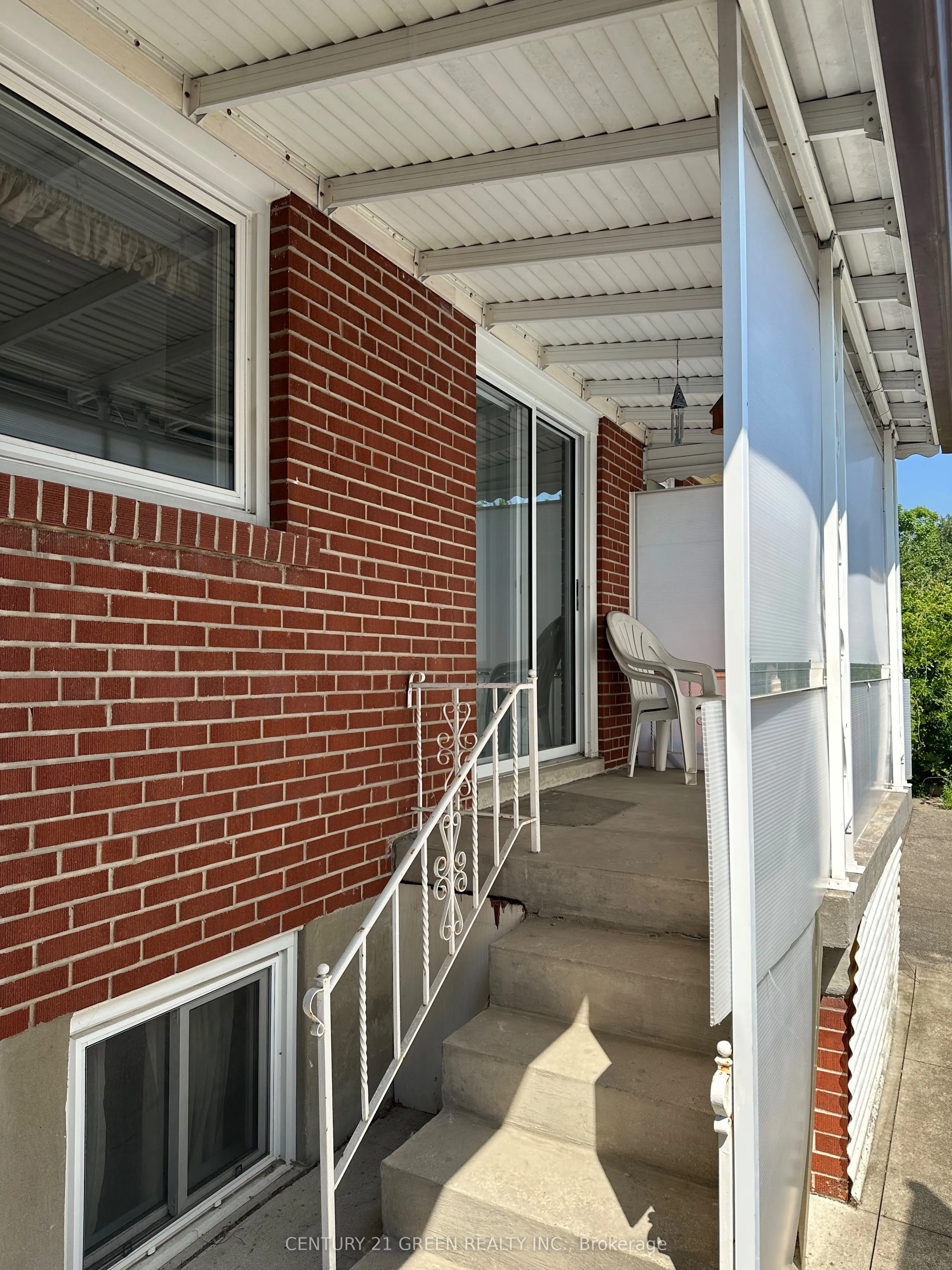 102 Clement Road
