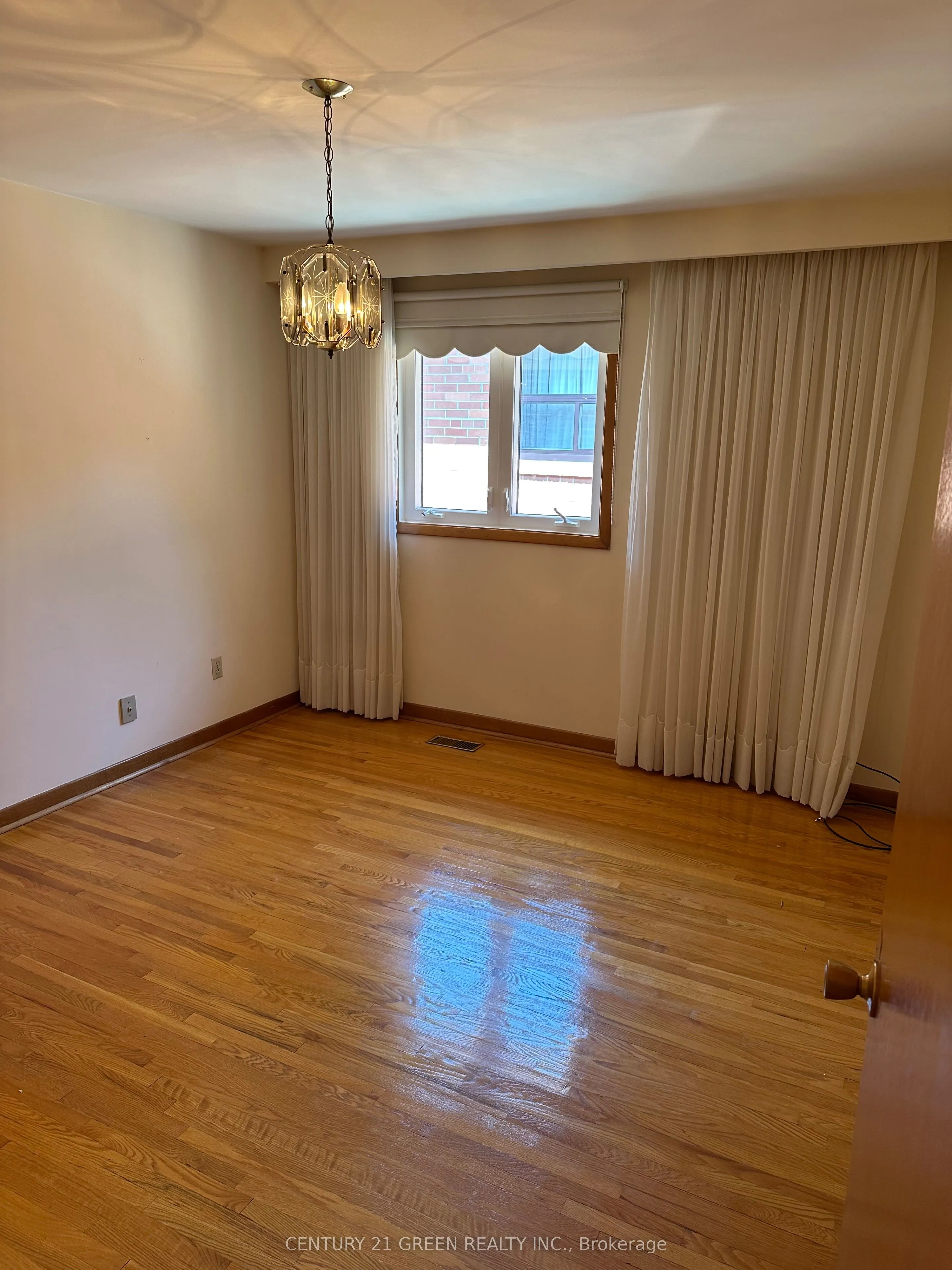 102 Clement Road